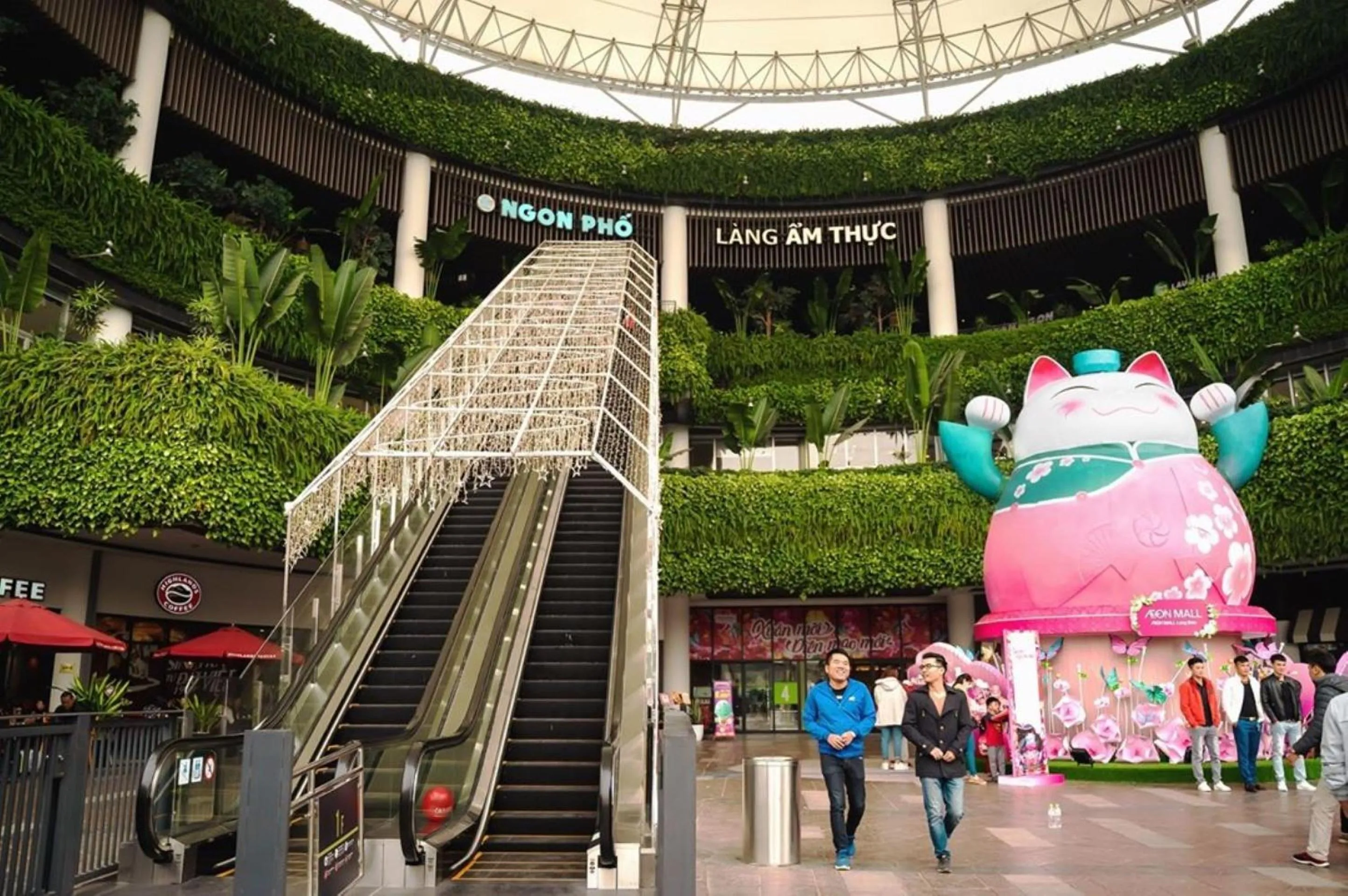 Nearby landmark in Phuong Nam Hotel Aeon Mall Long Bien