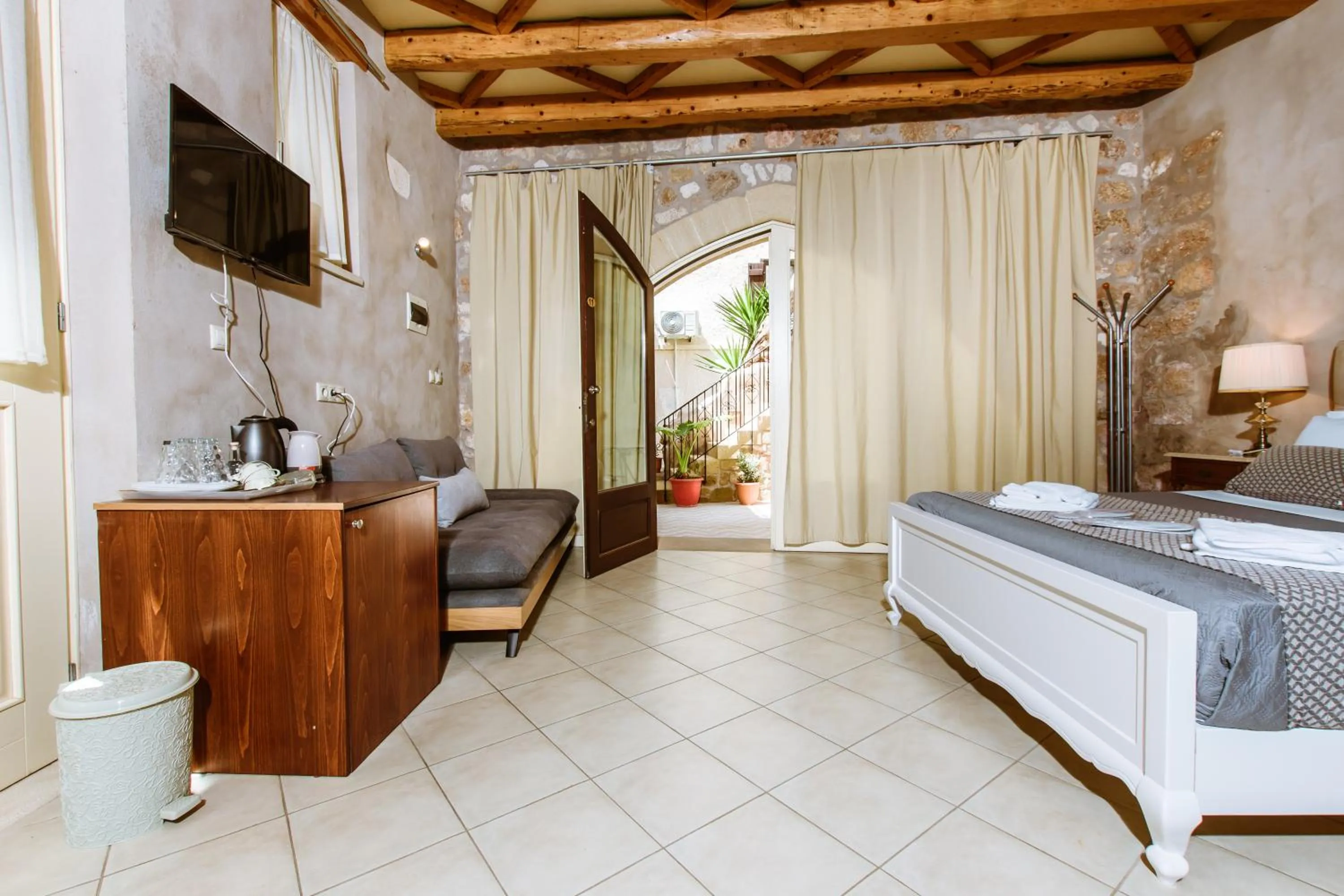 Living room, Bed in Bozzali Deluxe Hotel