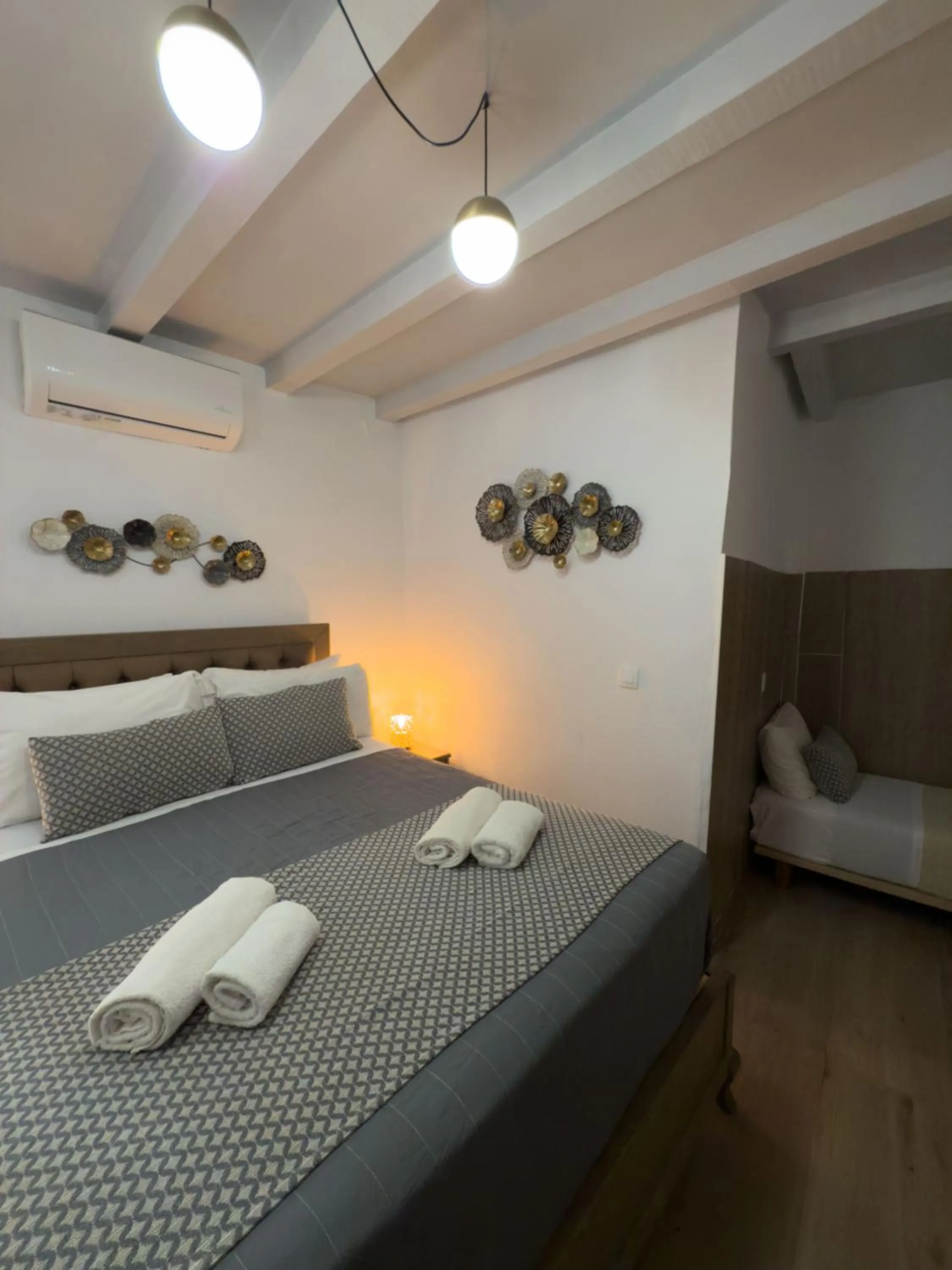 Photo of the whole room, Bed in Bozzali Deluxe Hotel