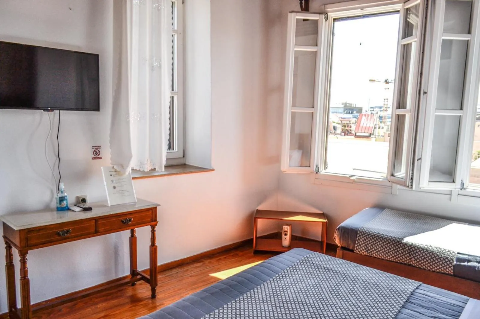 TV and multimedia, Bed in Bozzali Deluxe Hotel