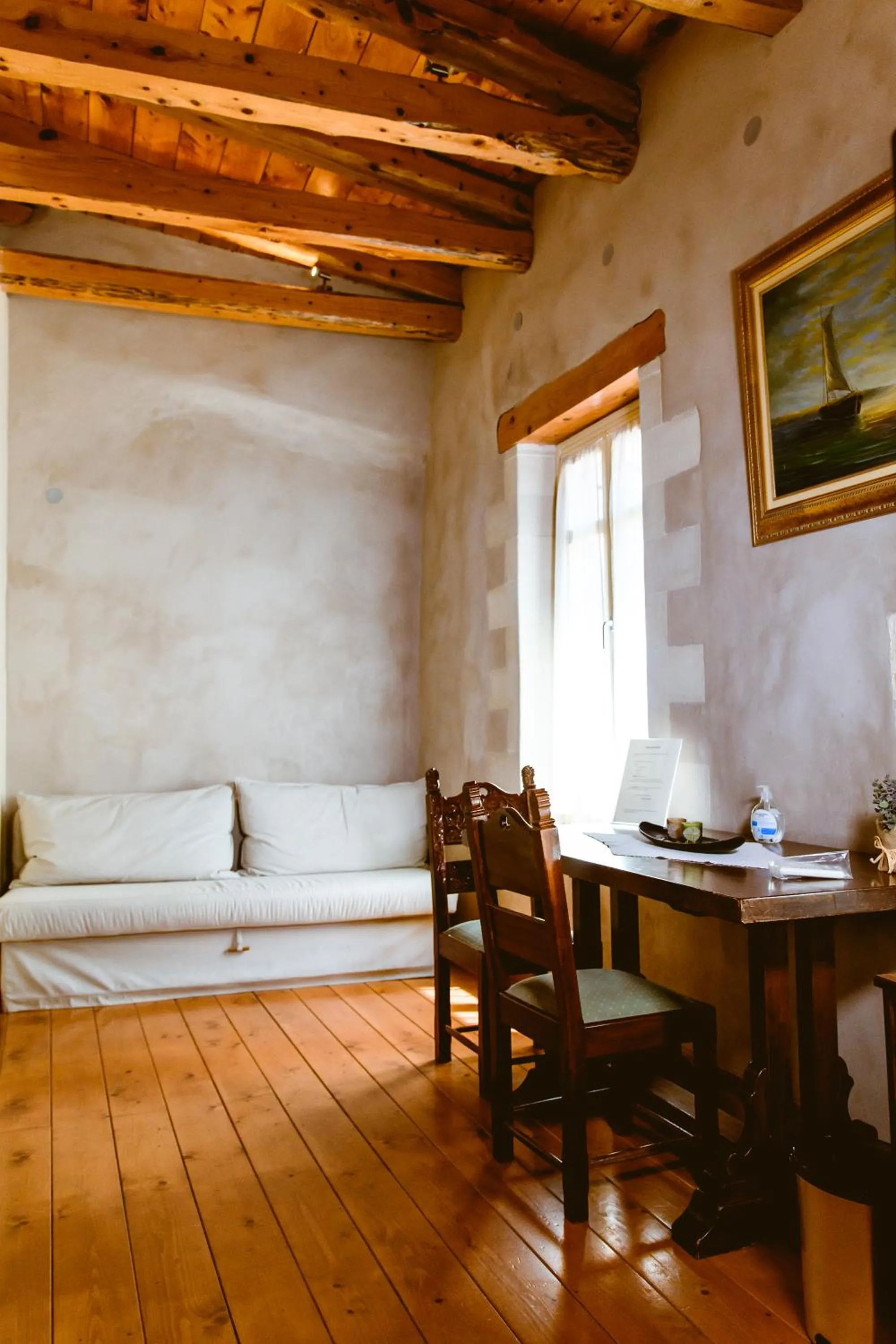 Dining area, Bed in Bozzali Deluxe Hotel