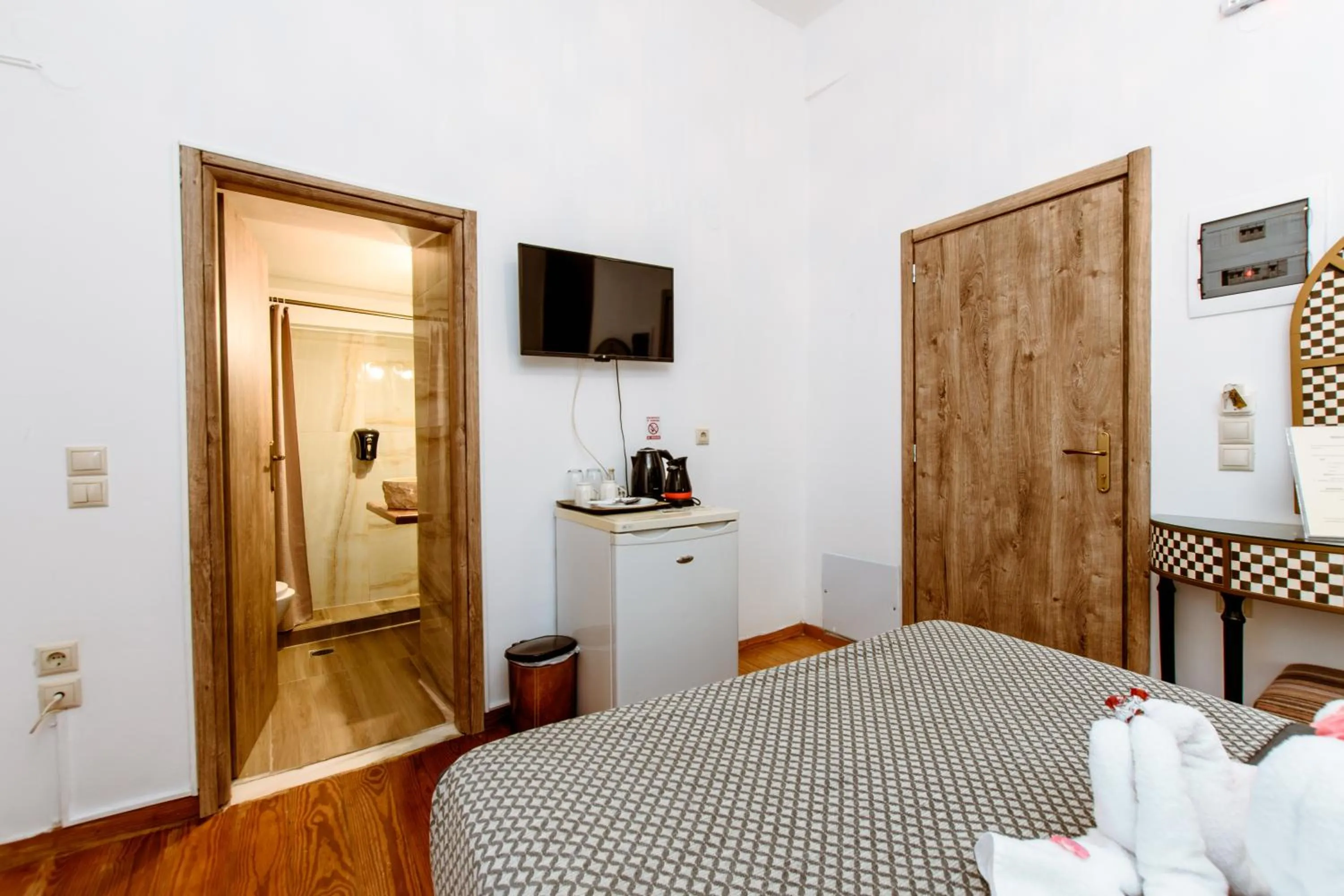 Photo of the whole room, Bed in Bozzali Deluxe Hotel