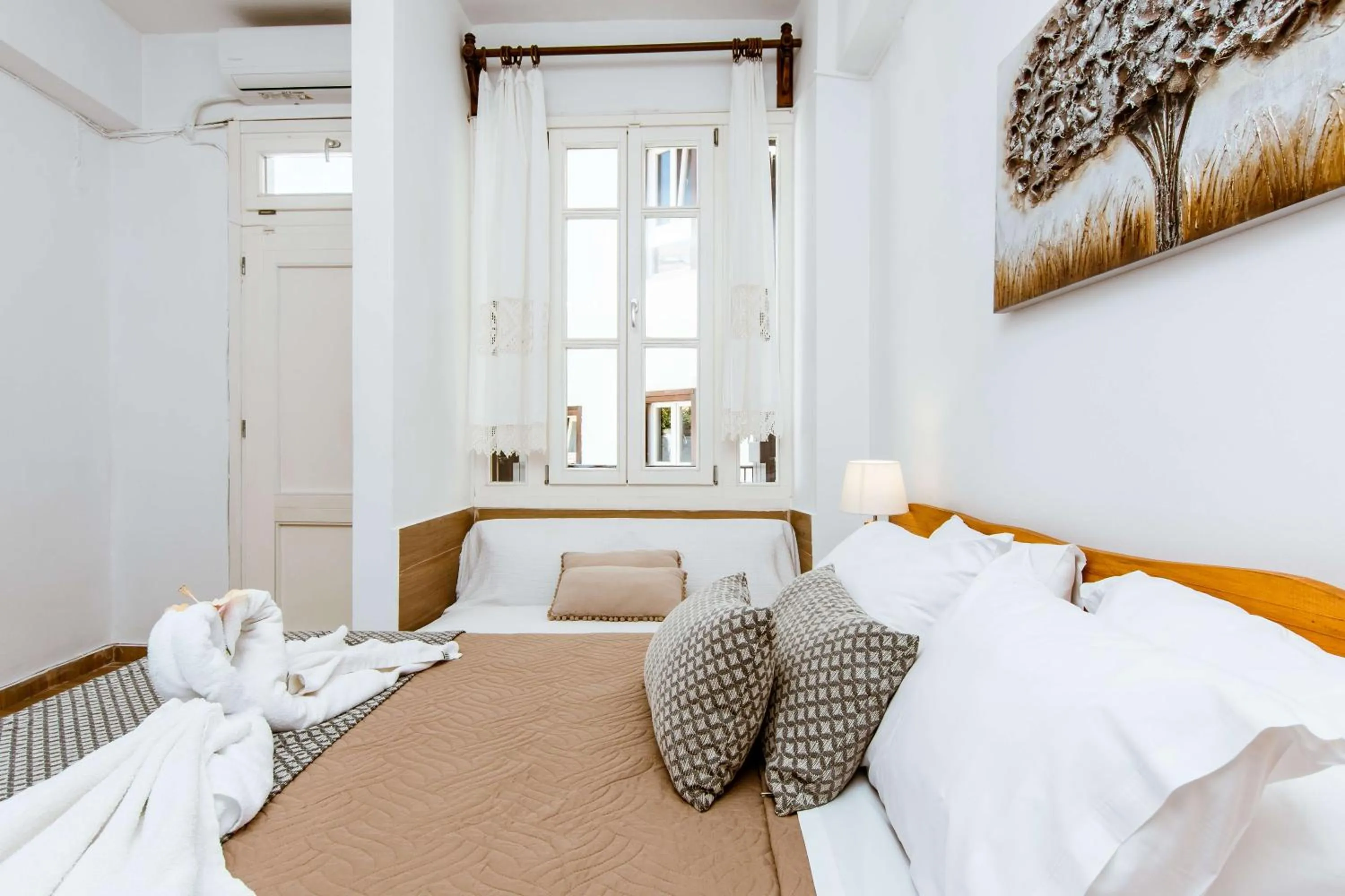 Photo of the whole room, Bed in Bozzali Deluxe Hotel