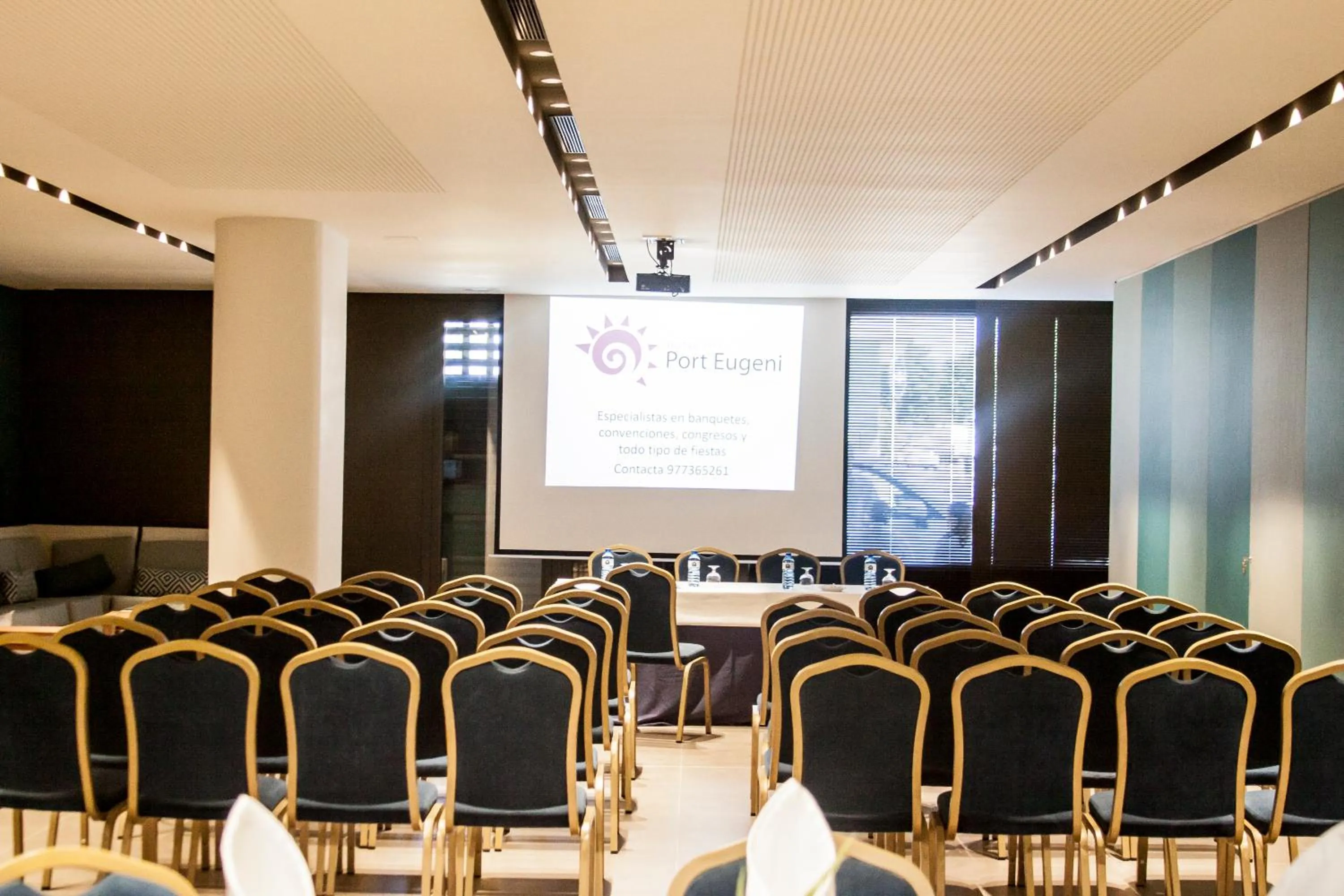 Business facilities in Port Eugeni