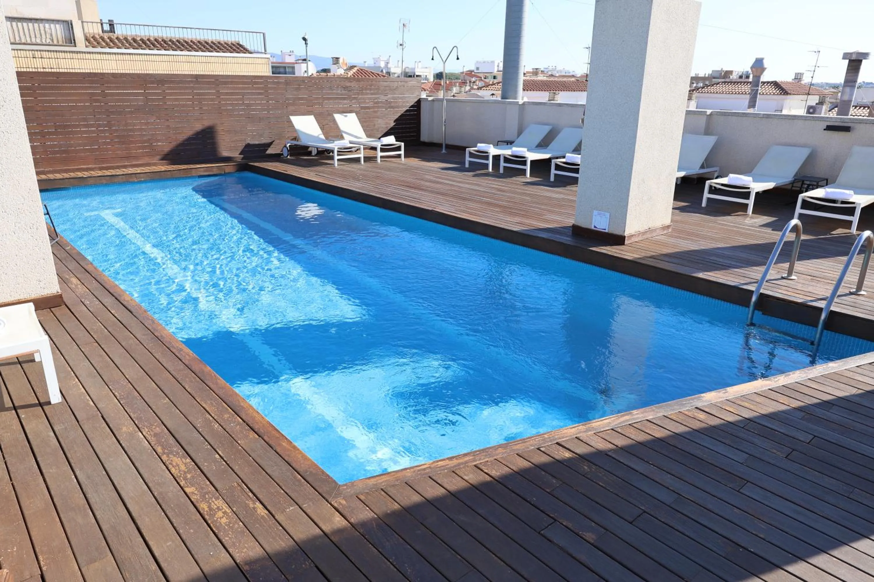 Swimming pool in Port Eugeni