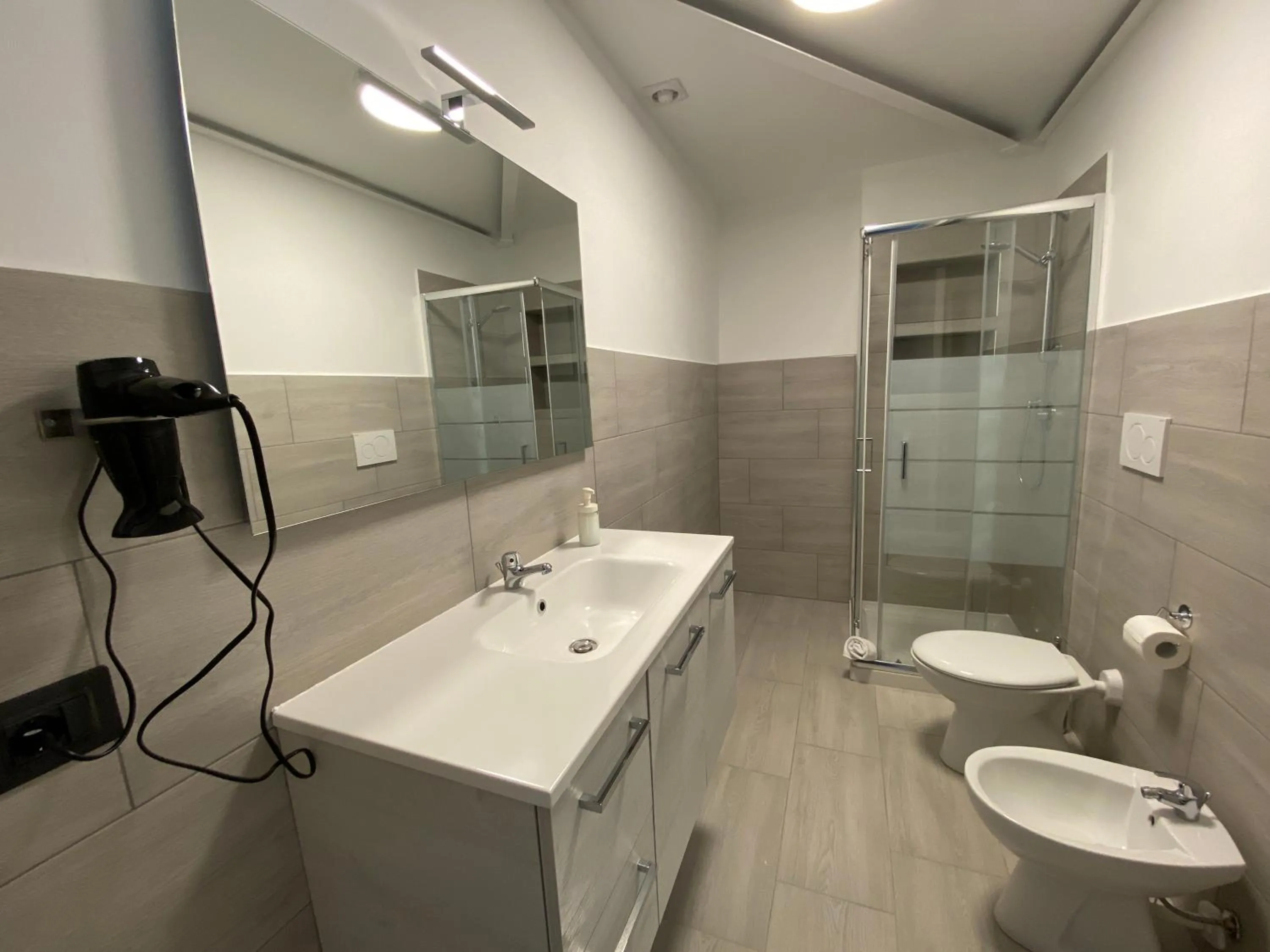 Shower in Corridoni33 - Immobili e Soluzioni Rent