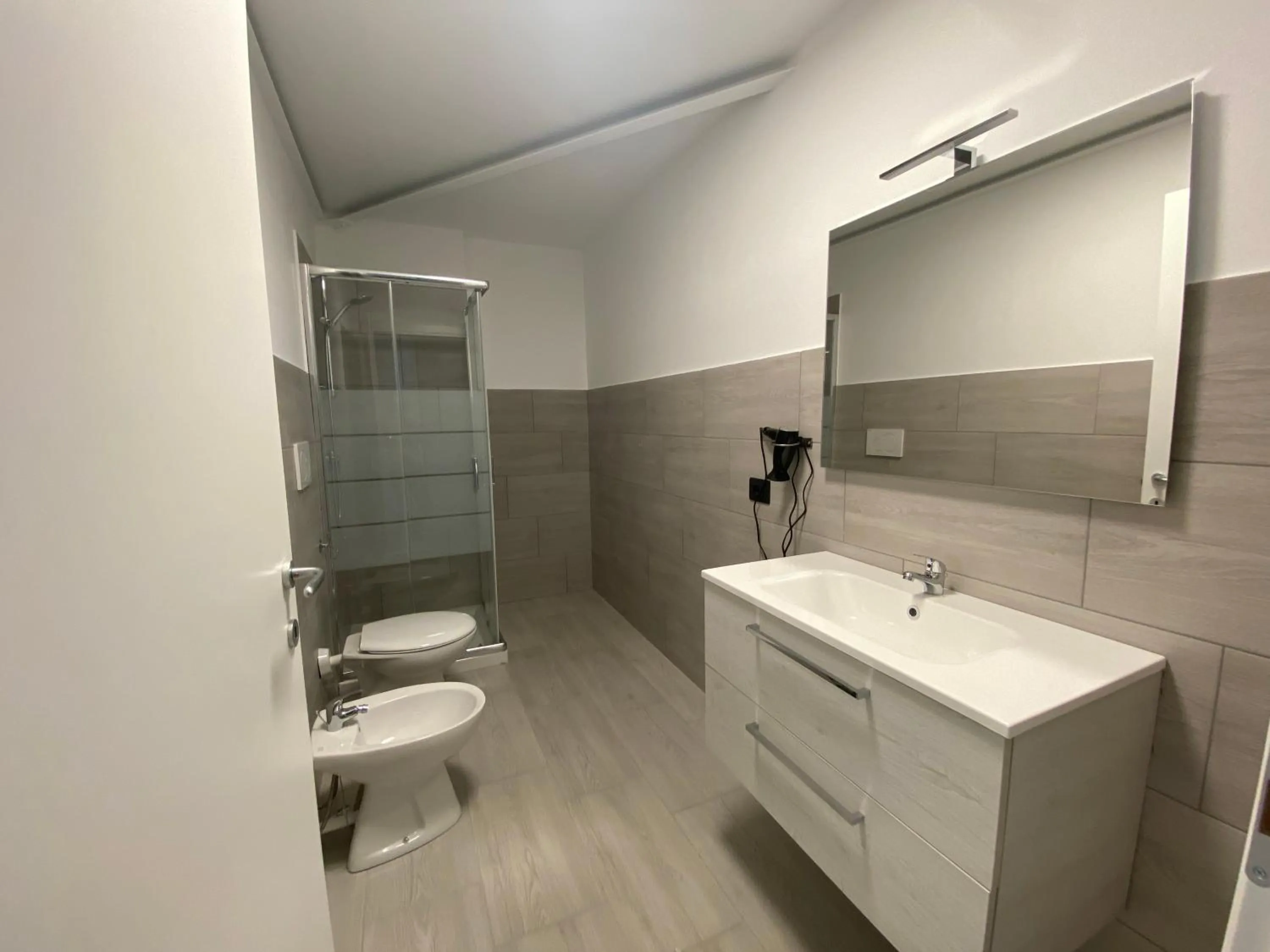 Shower in Corridoni33 - Immobili e Soluzioni Rent