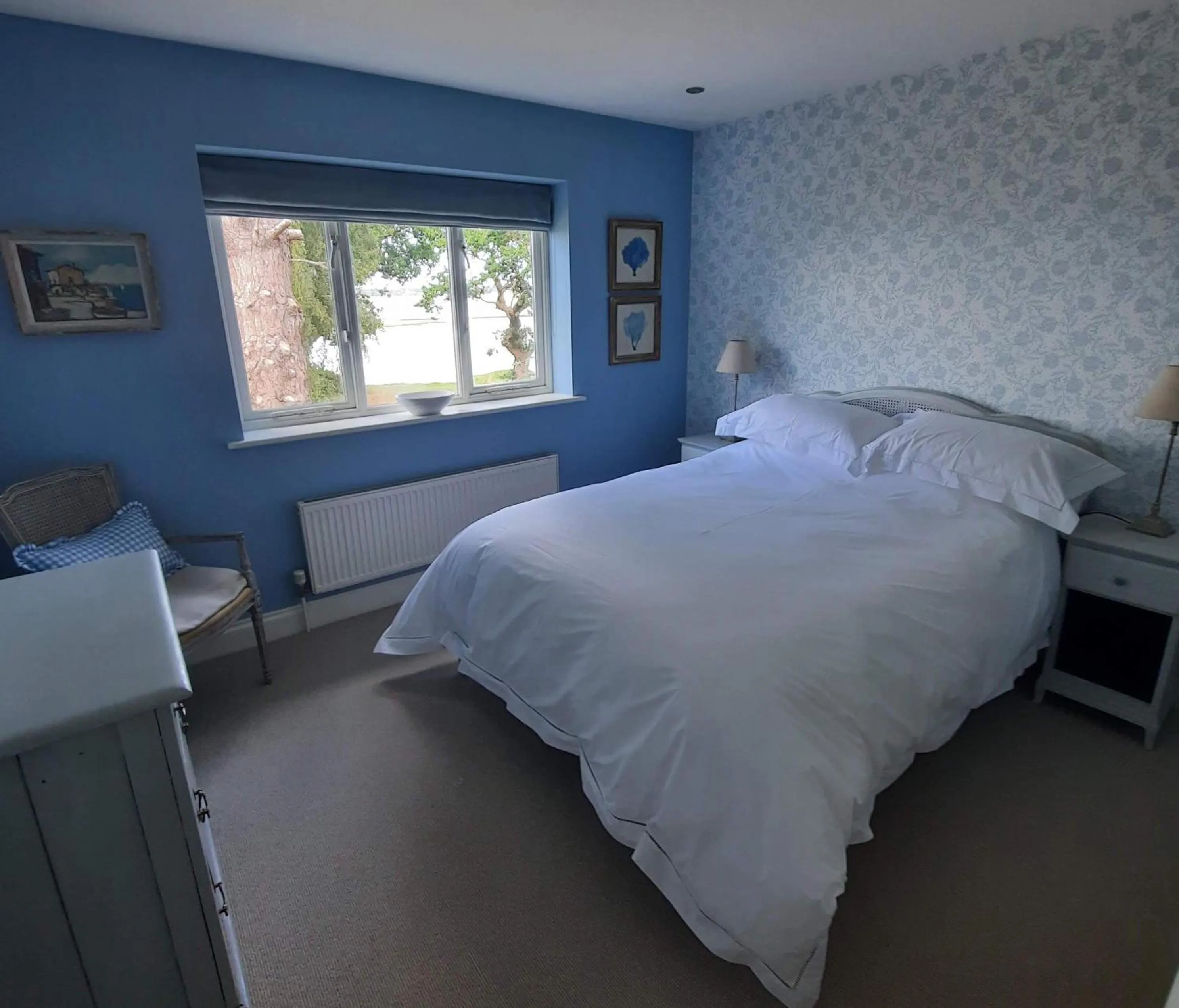 Bedroom, Bed in River View