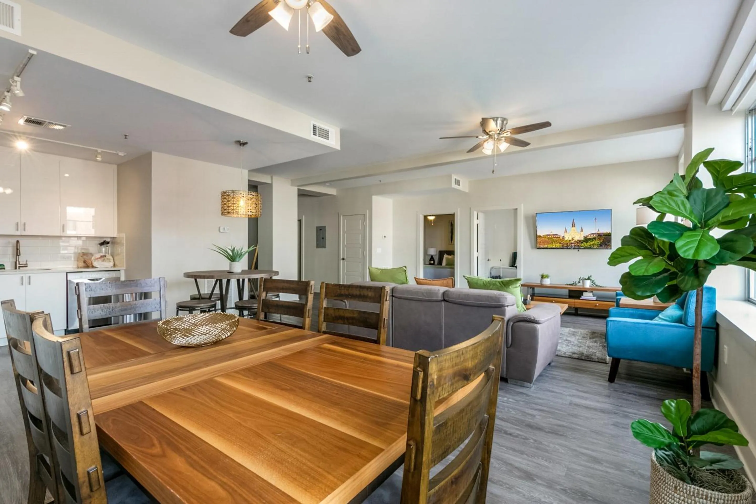 Living room in Spacious 4BR Luxury Condo Steps to French Quarter