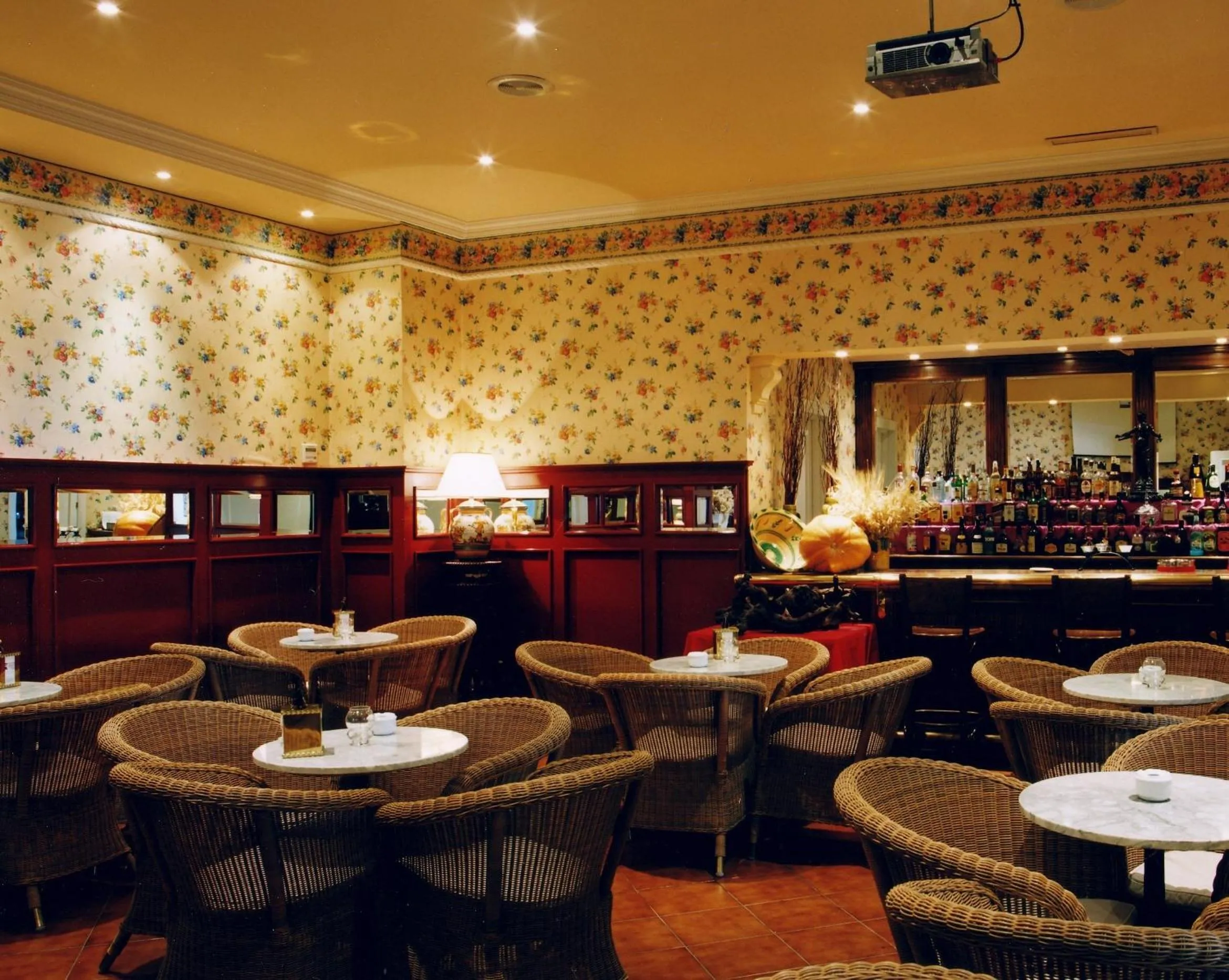 Restaurant/places to eat in Palacete de la Ochava