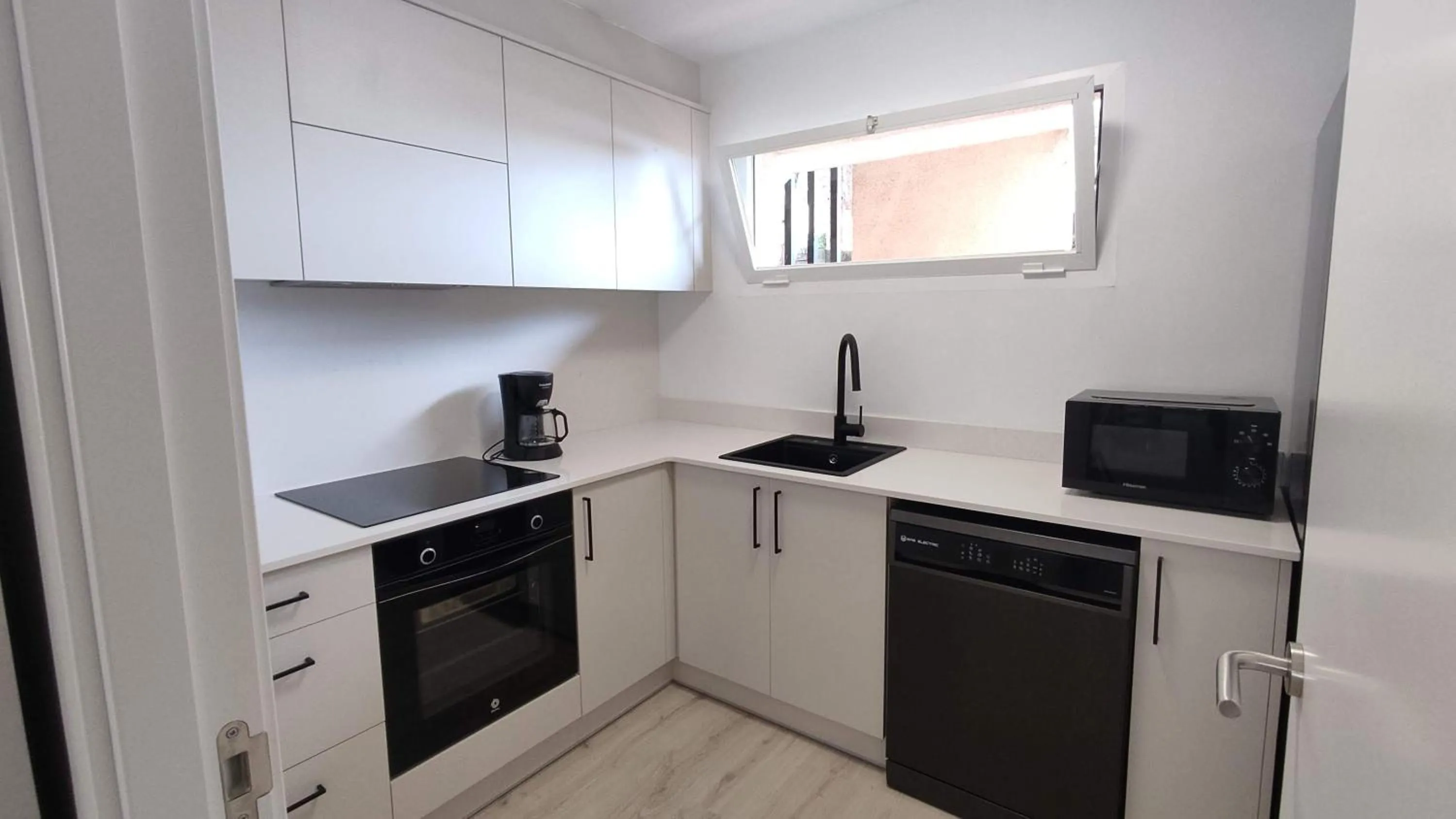 Kitchen or kitchenette in Apartamento 4 Pax a 300m Playa con acceso a piscina MP 2H