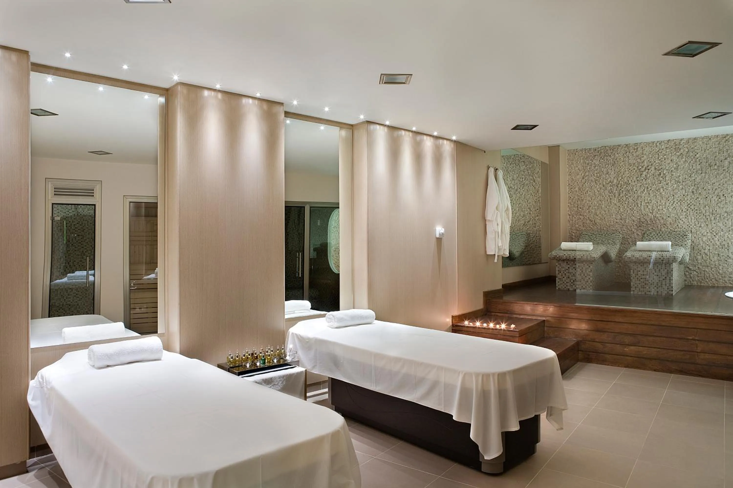 Spa and wellness centre/facilities, Bed in Ramada Plaza by Wyndham Thraki