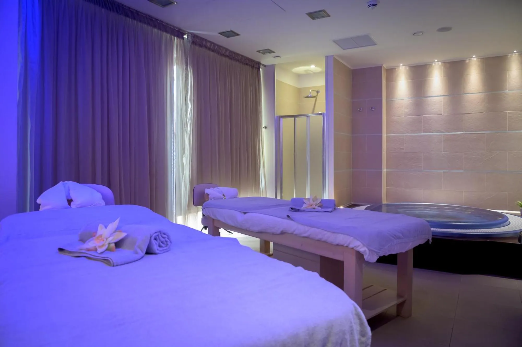 Spa and wellness centre/facilities, Bed in Ramada Plaza by Wyndham Thraki