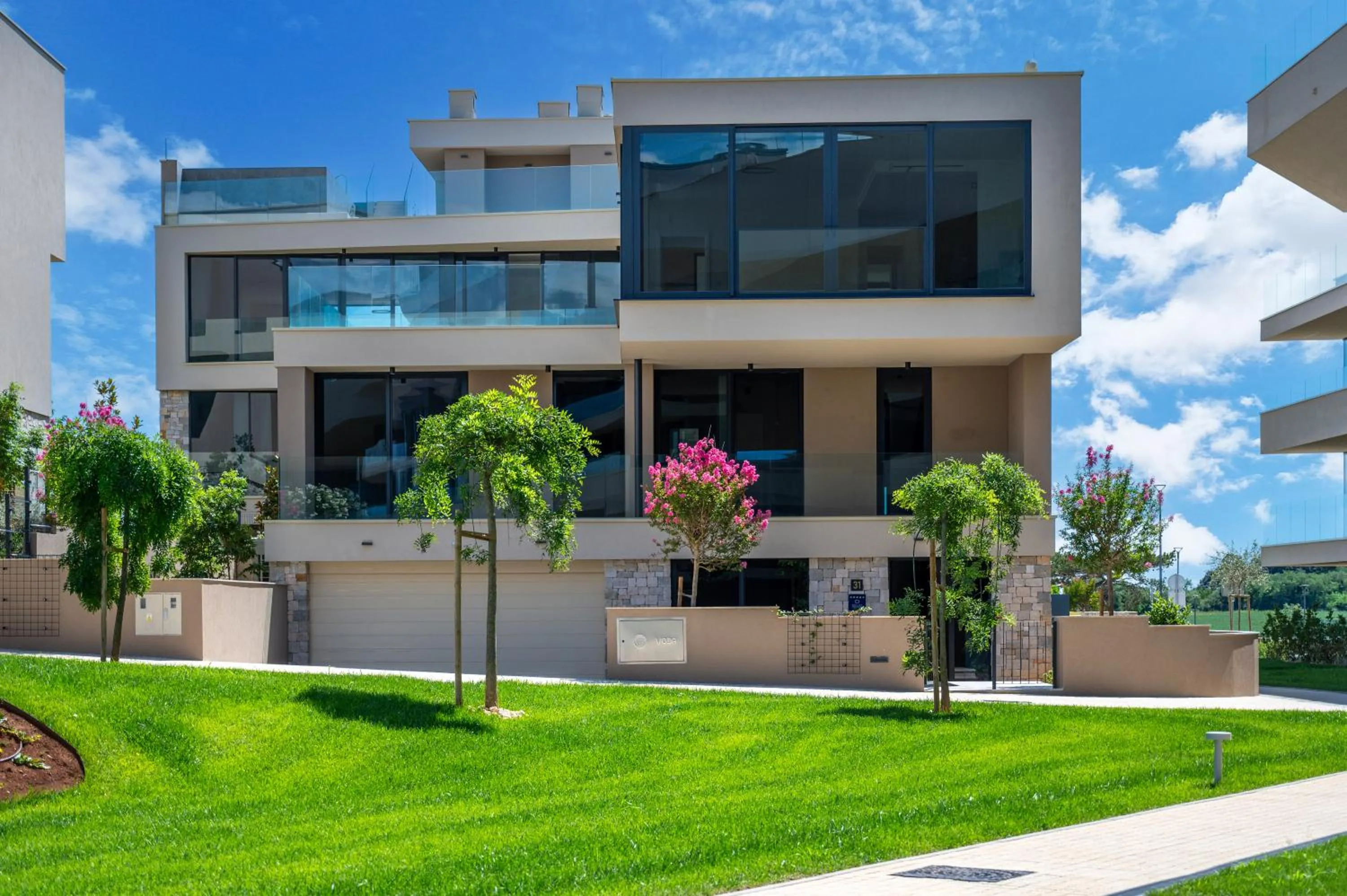 Area and facilities in Petram Resort & Residences