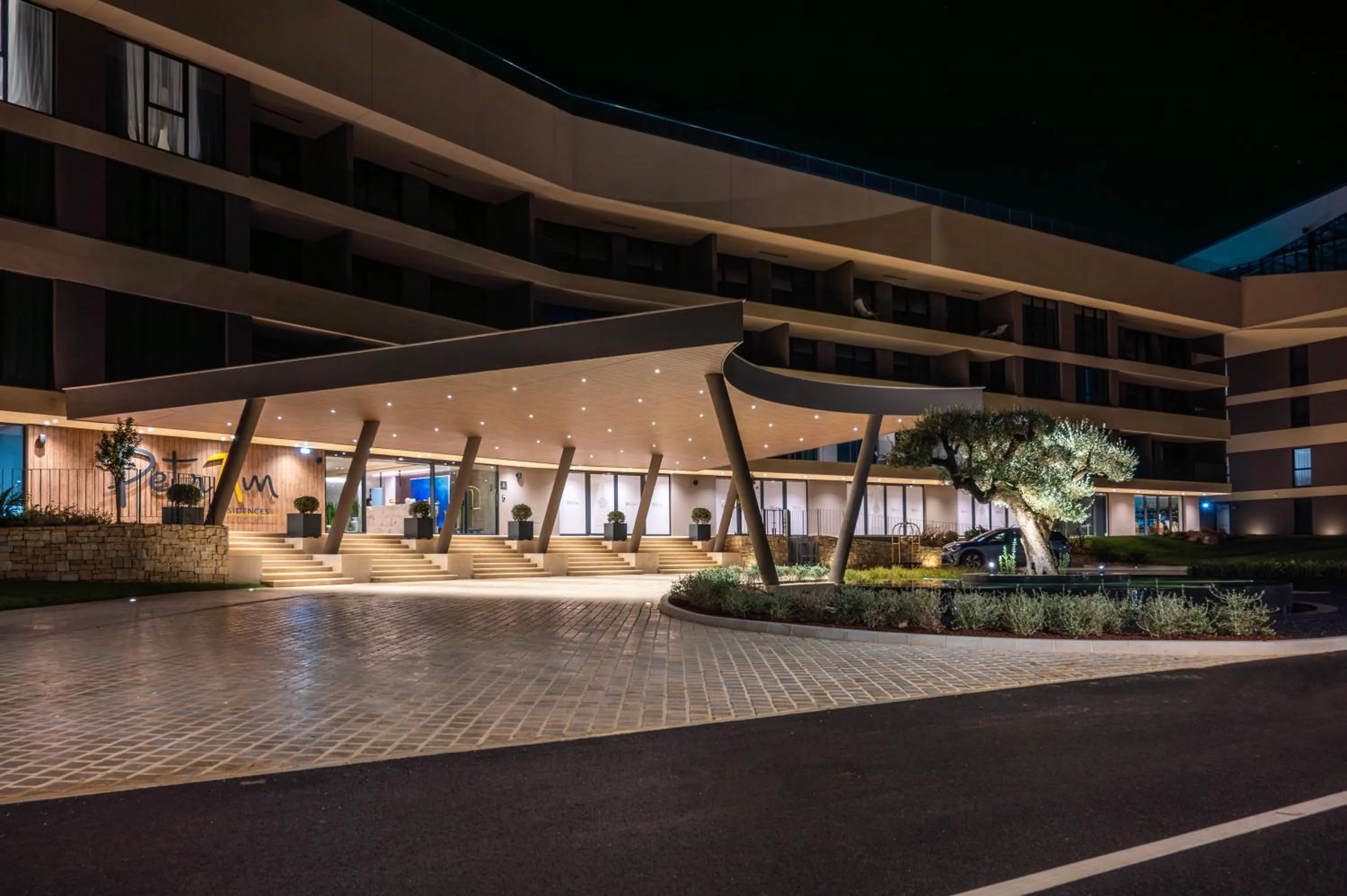 Area and facilities in Petram Resort & Residences