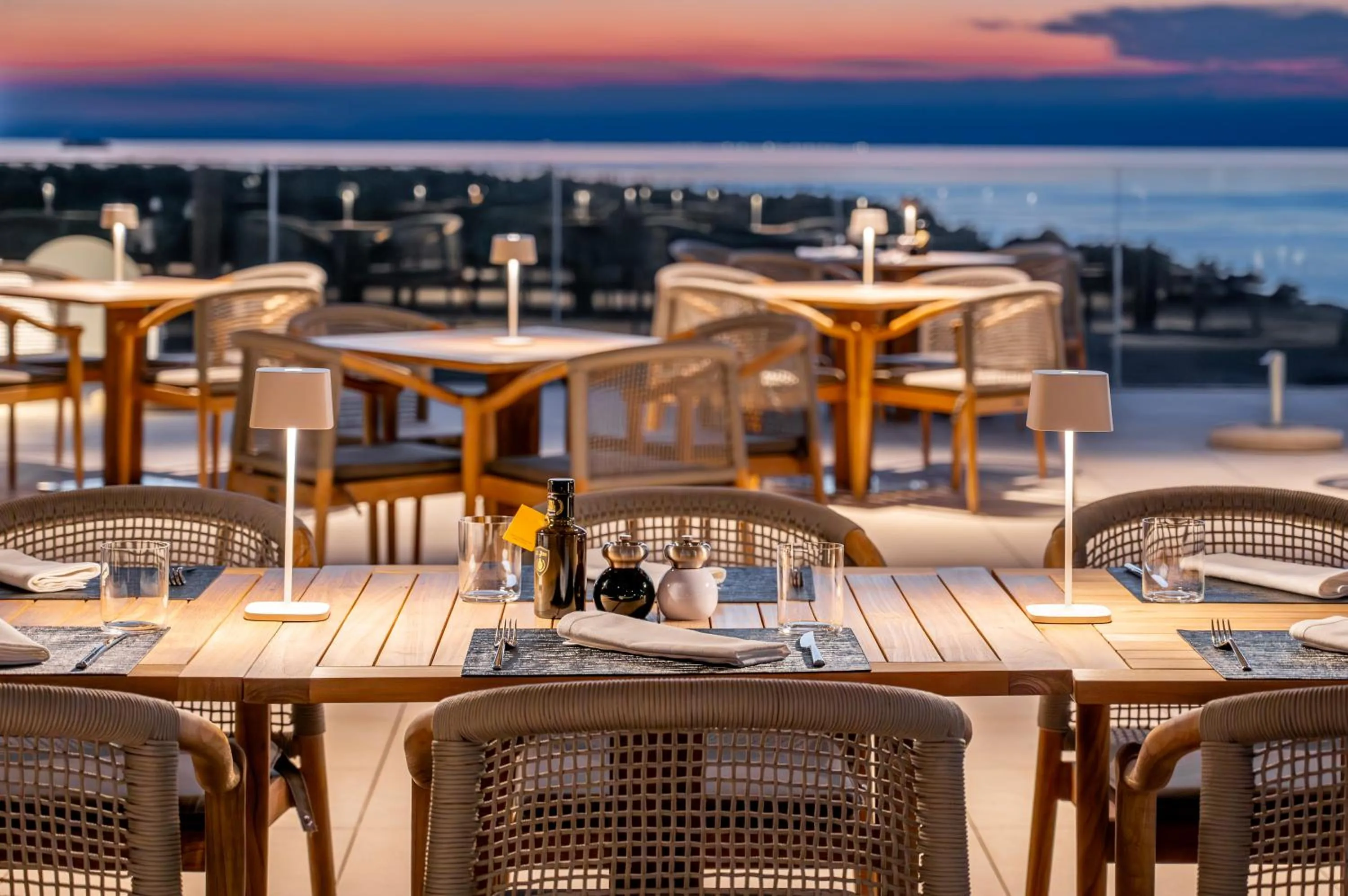 Restaurant/places to eat in Petram Resort & Residences