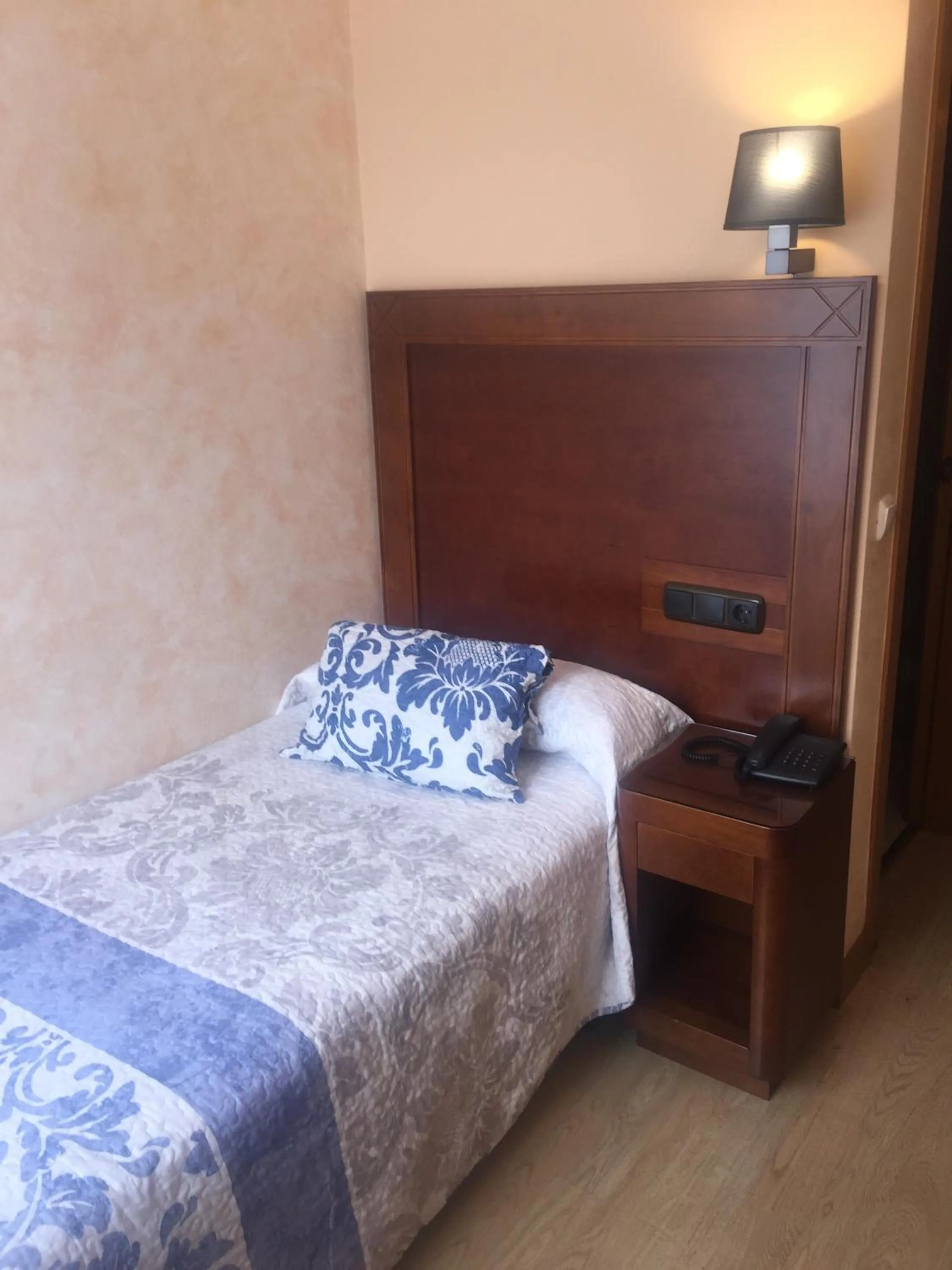 Bed in Abadía Burgos Camino Santiago