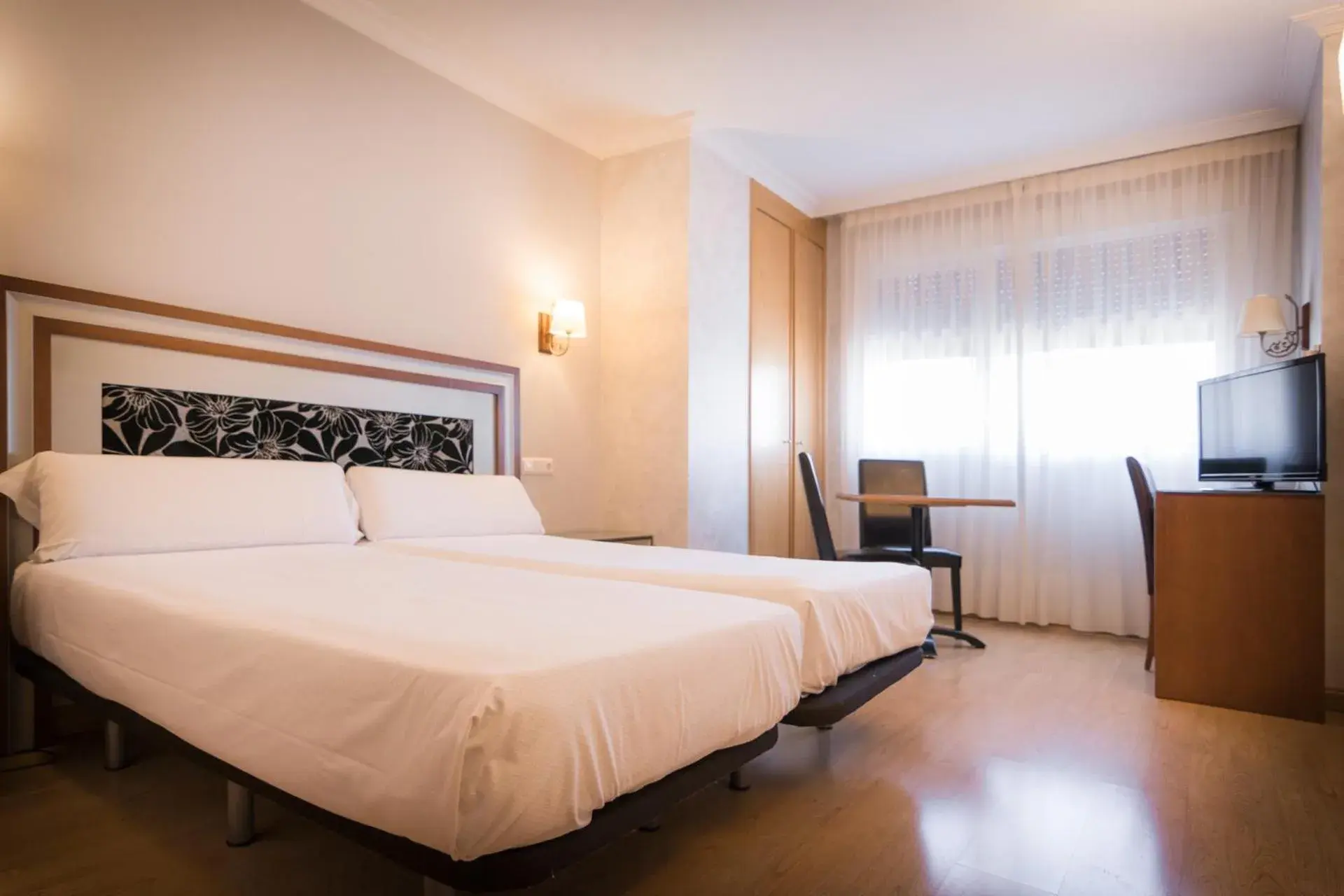 Twin Room in Abadía Burgos Camino Santiago Twin Room in Abadía Burgos Camino Santiago