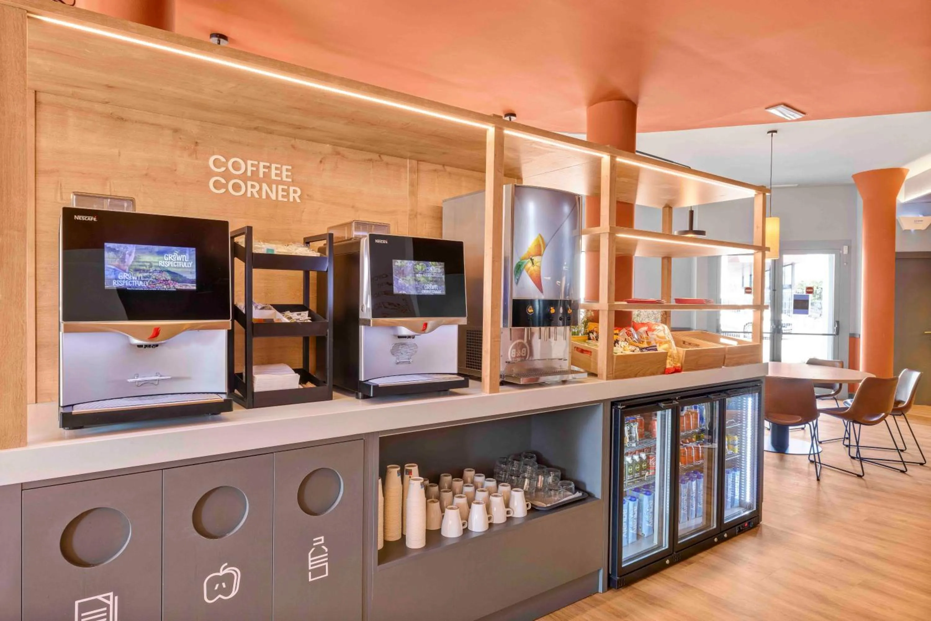 Coffee/tea facilities in B&B HOTEL Figueres