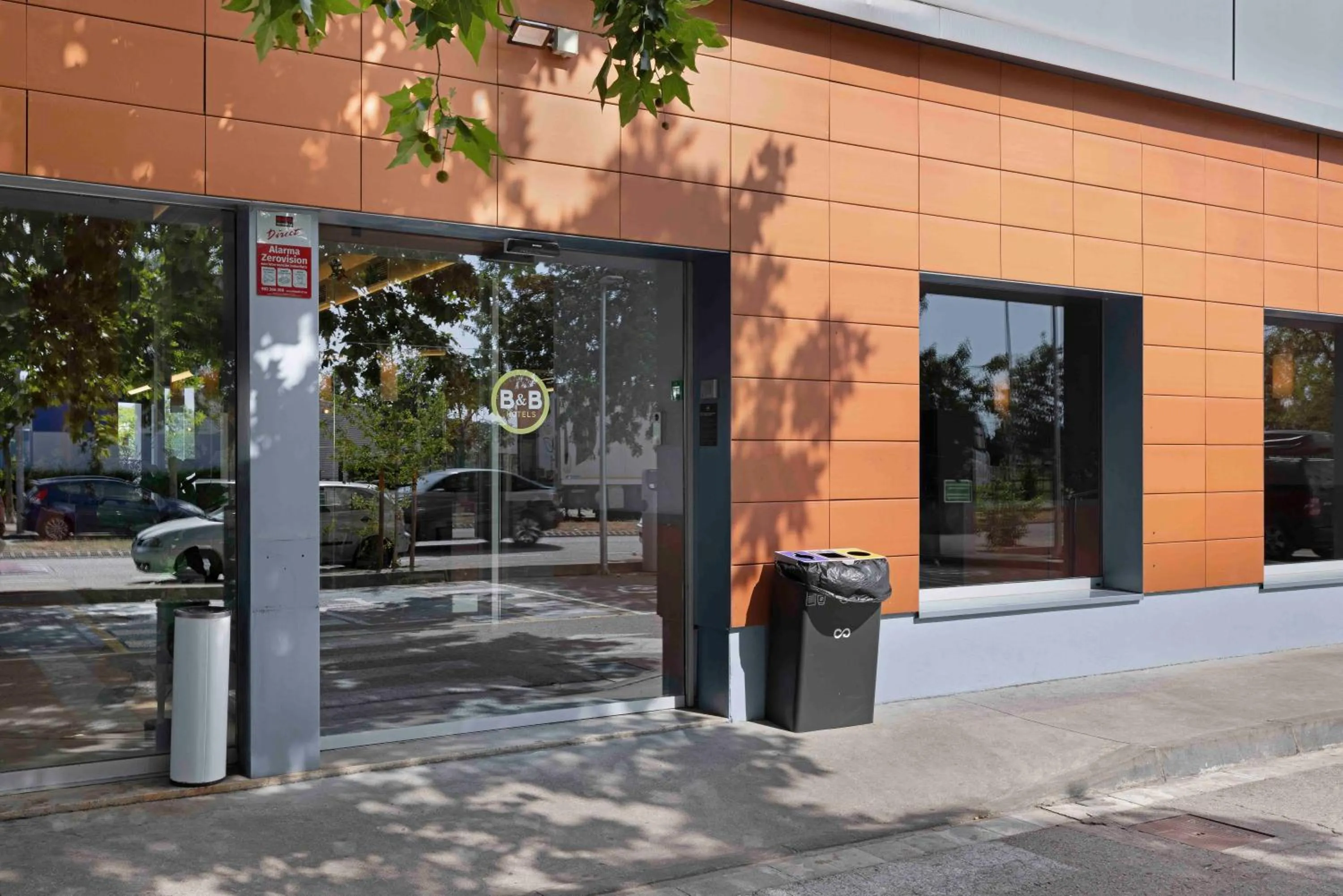 Facade/entrance in B&B HOTEL Figueres