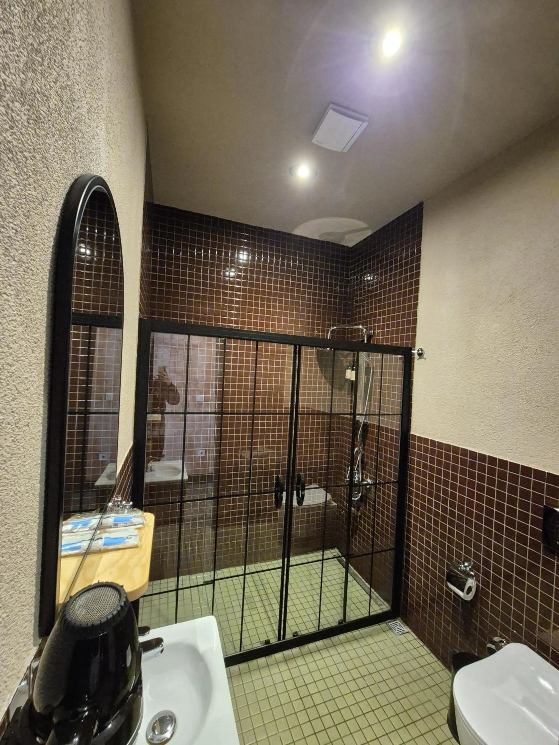 Shower in BKM Mutfak Hostel