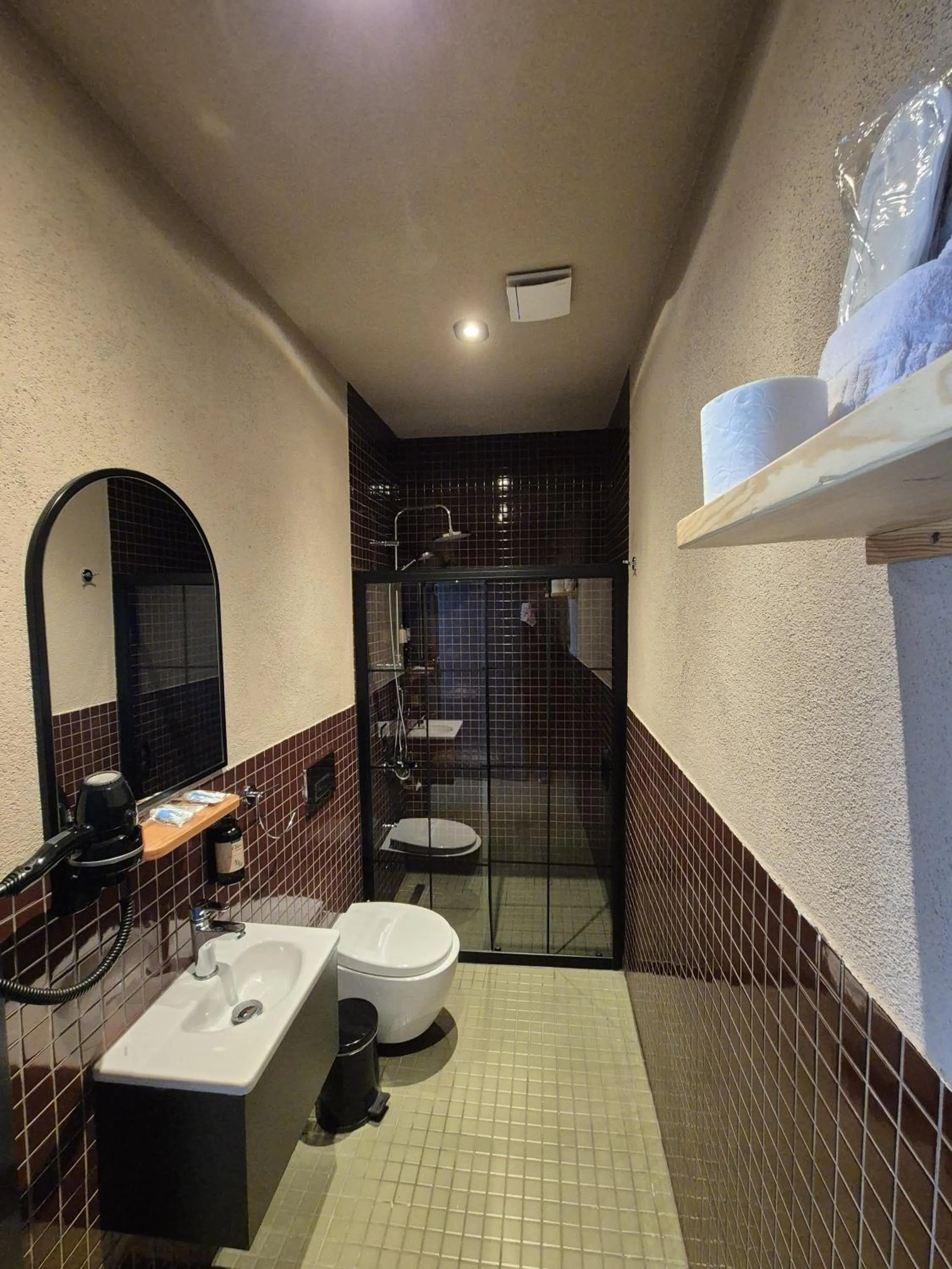 Shower in BKM Mutfak Hostel