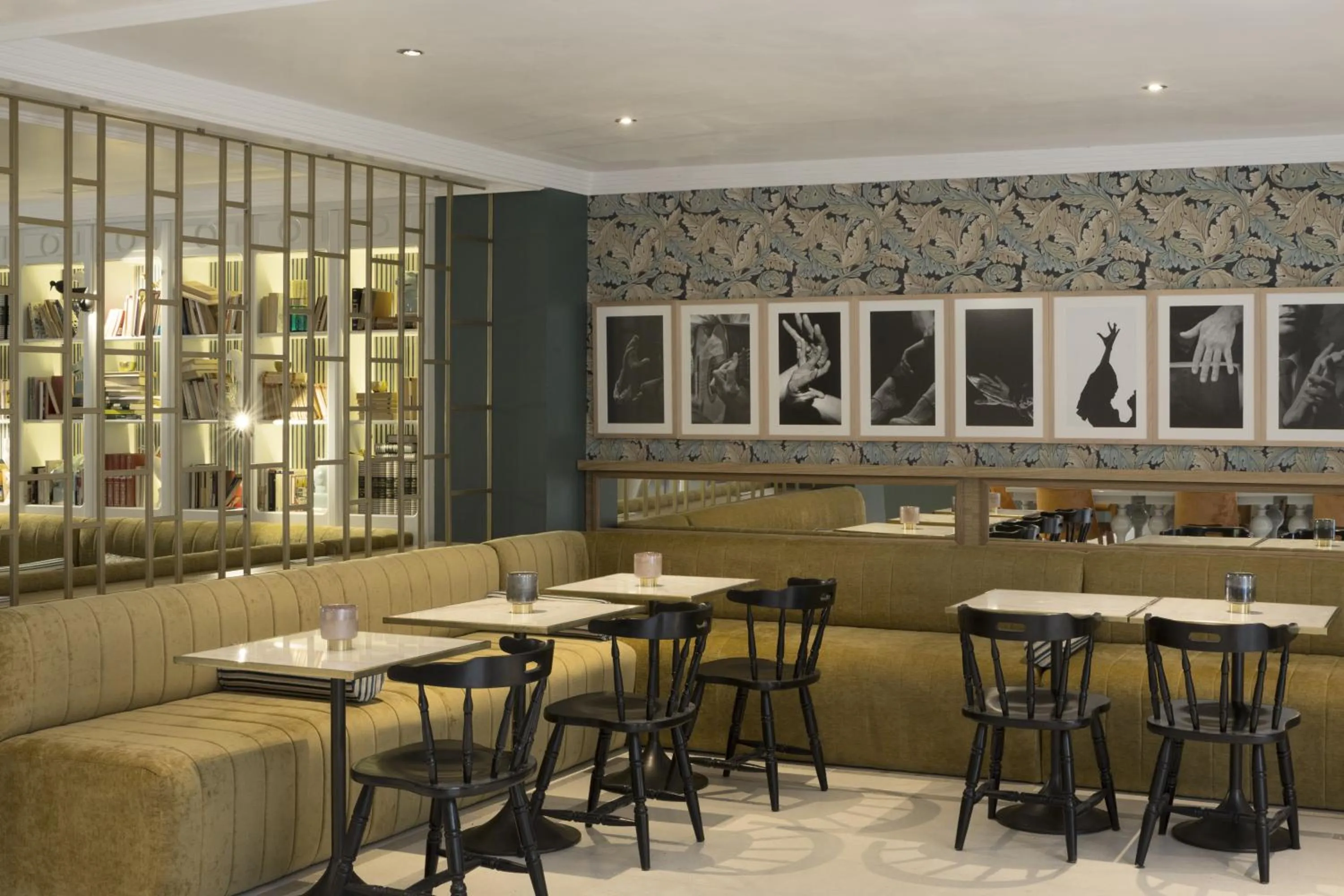 Lounge or bar in Petit Palace Puerta de Triana