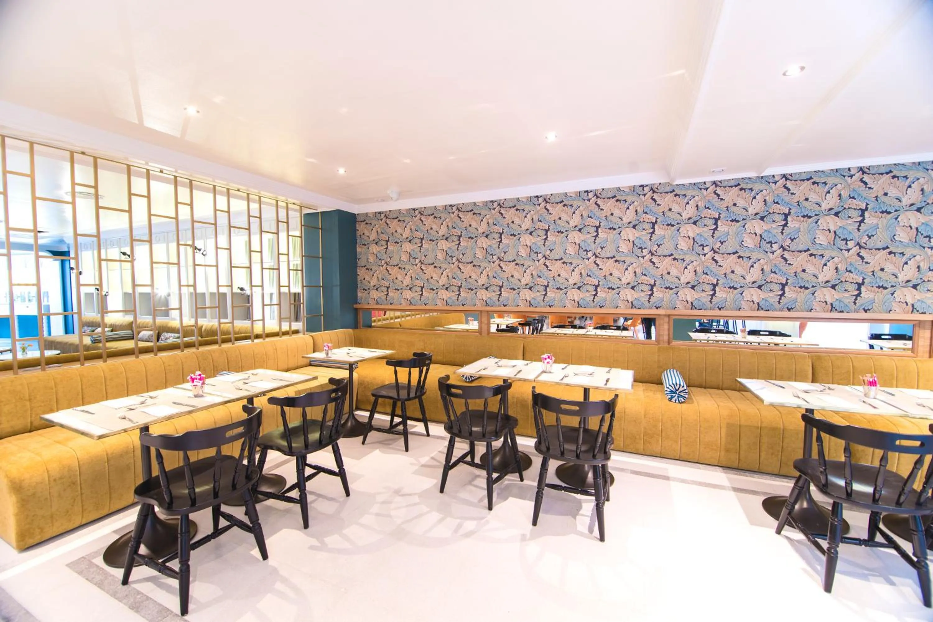 Restaurant/places to eat in Petit Palace Puerta de Triana