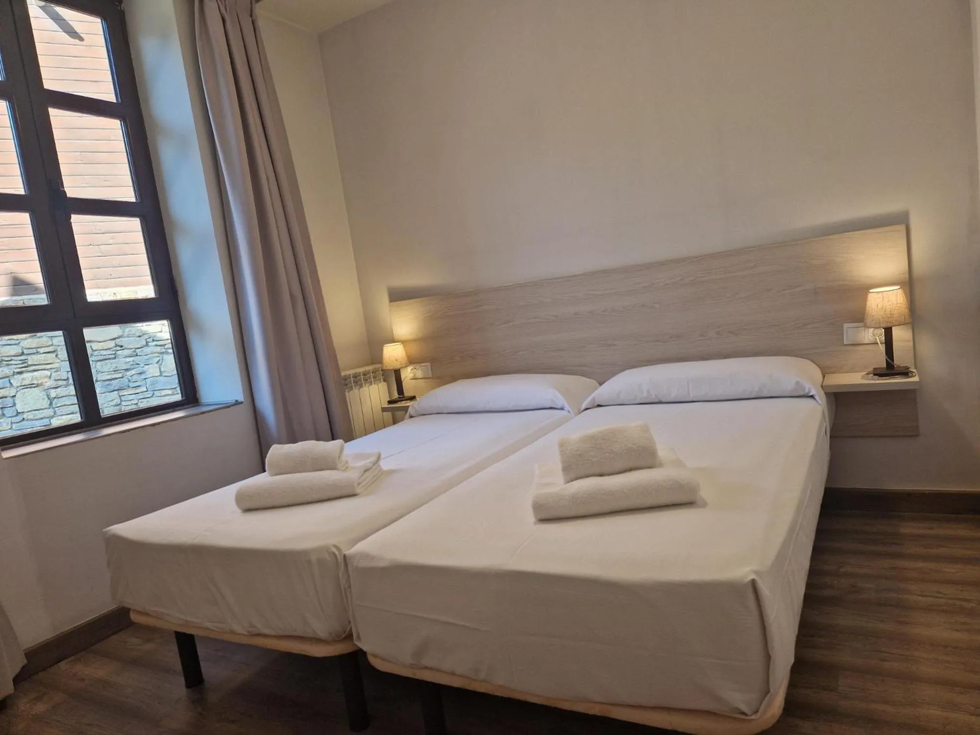 Bedroom, Bed in Eth Palai