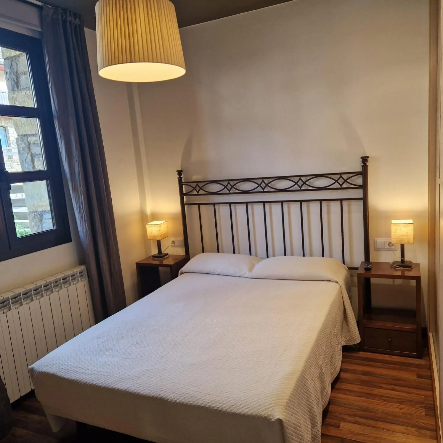 Bedroom, Bed in Eth Palai