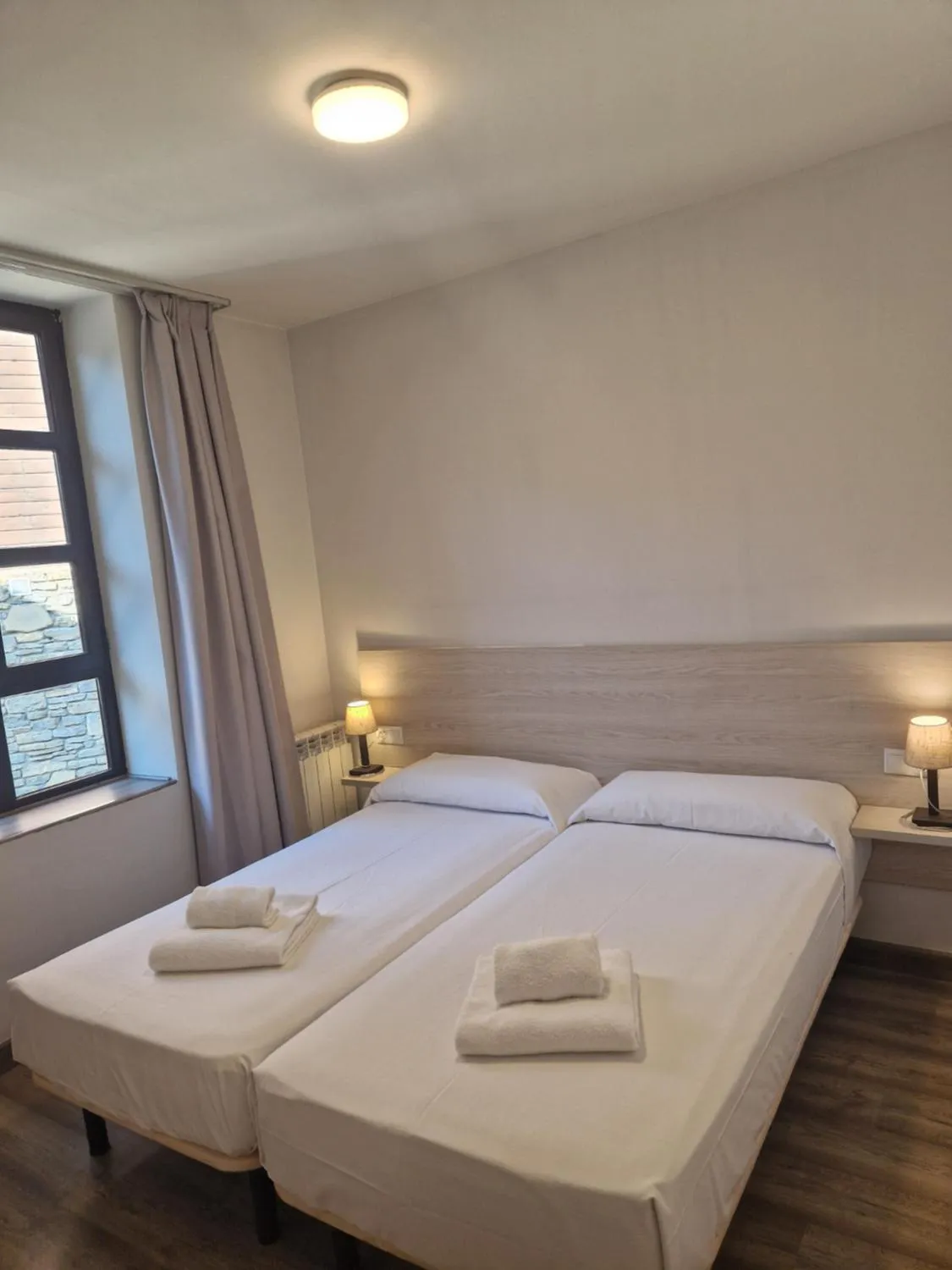 Bedroom, Bed in Eth Palai