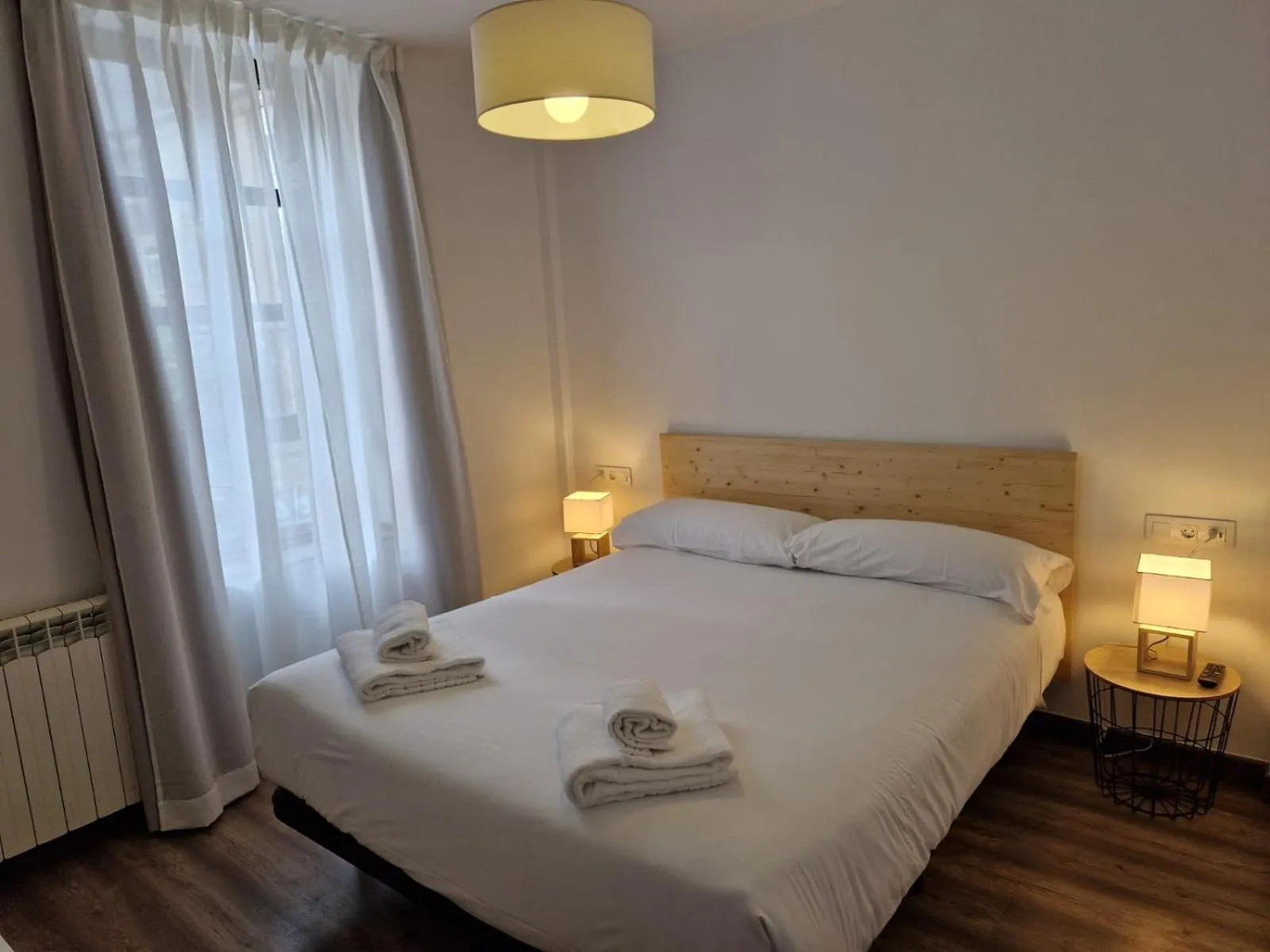 Bedroom, Bed in Eth Palai