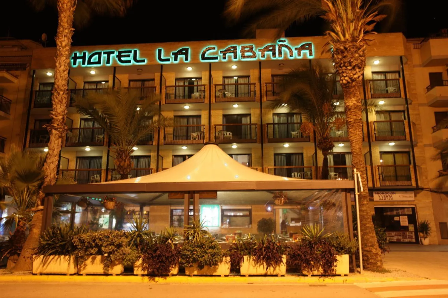 Facade/entrance in La Cabaña