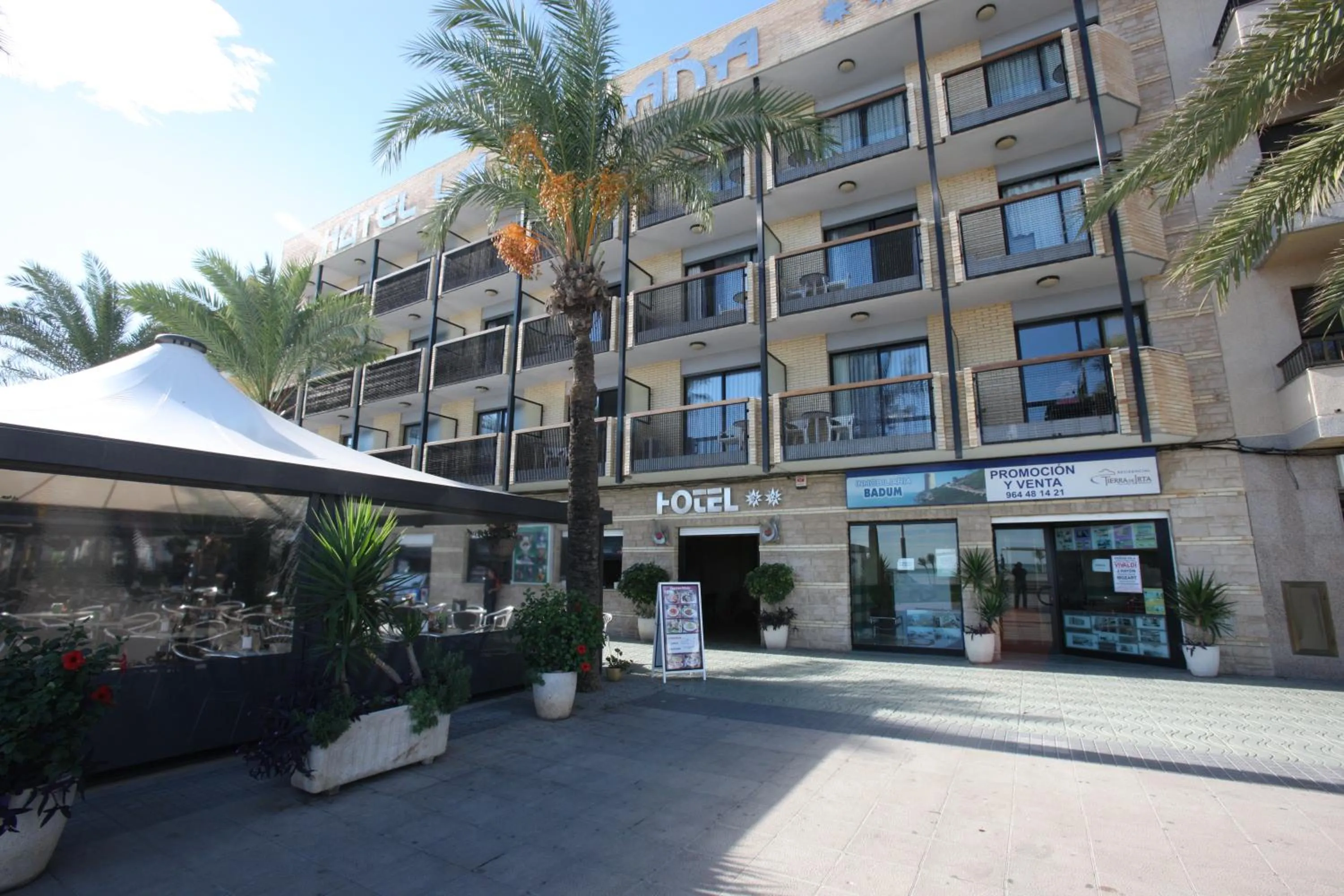 Facade/entrance in La Cabaña