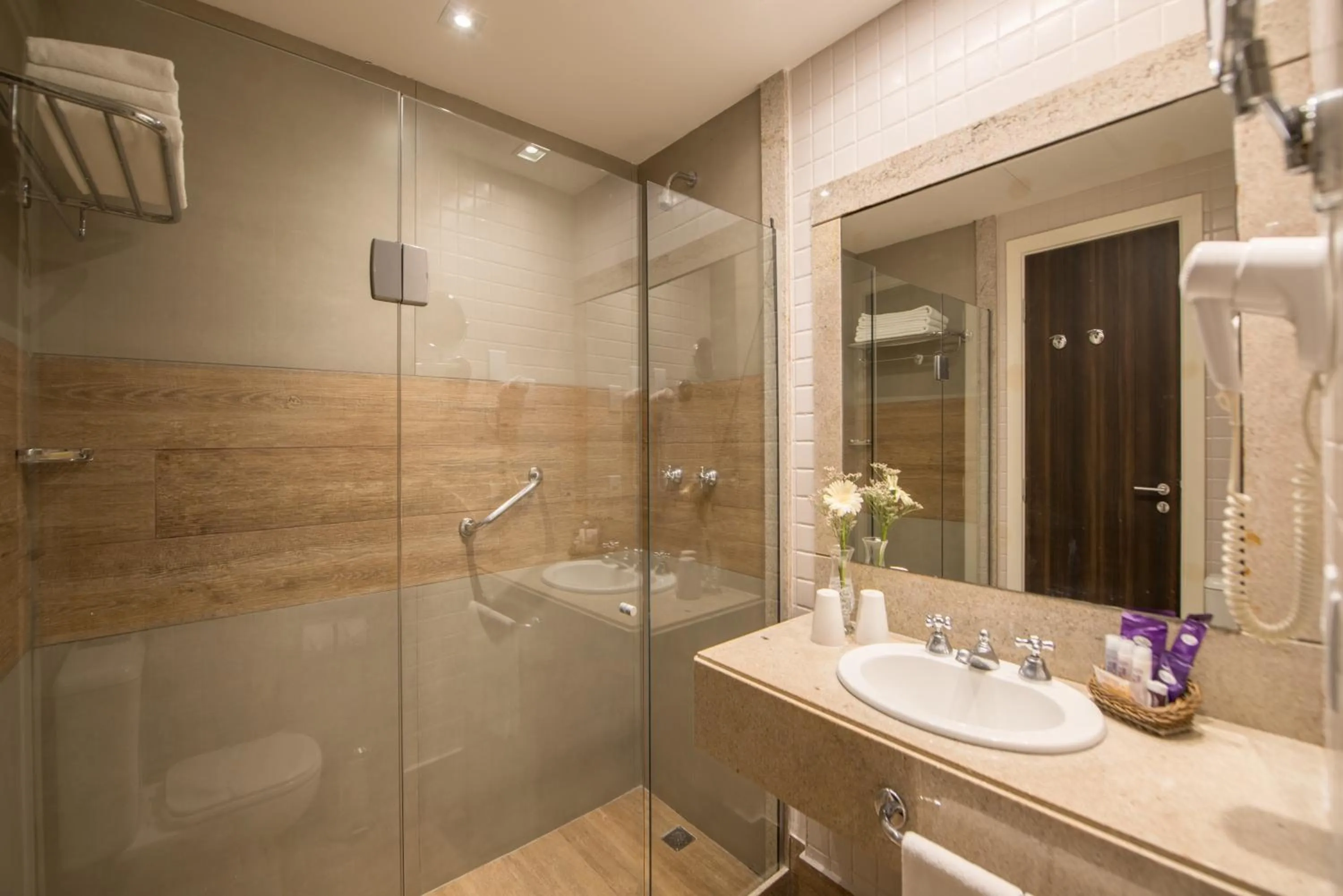 Shower in Wish Natal