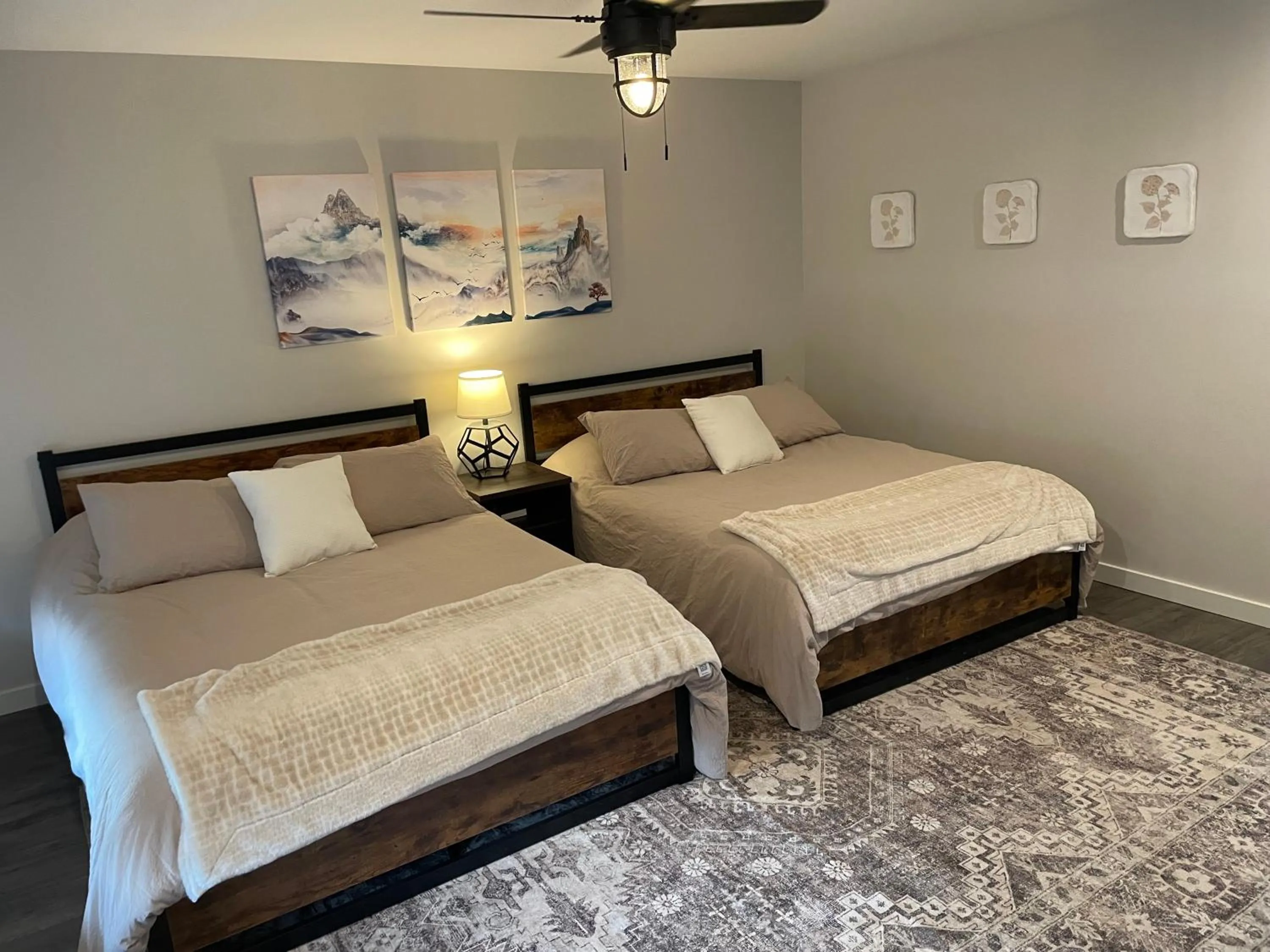 Bed in Alaska Lake + Lodge at Longmere