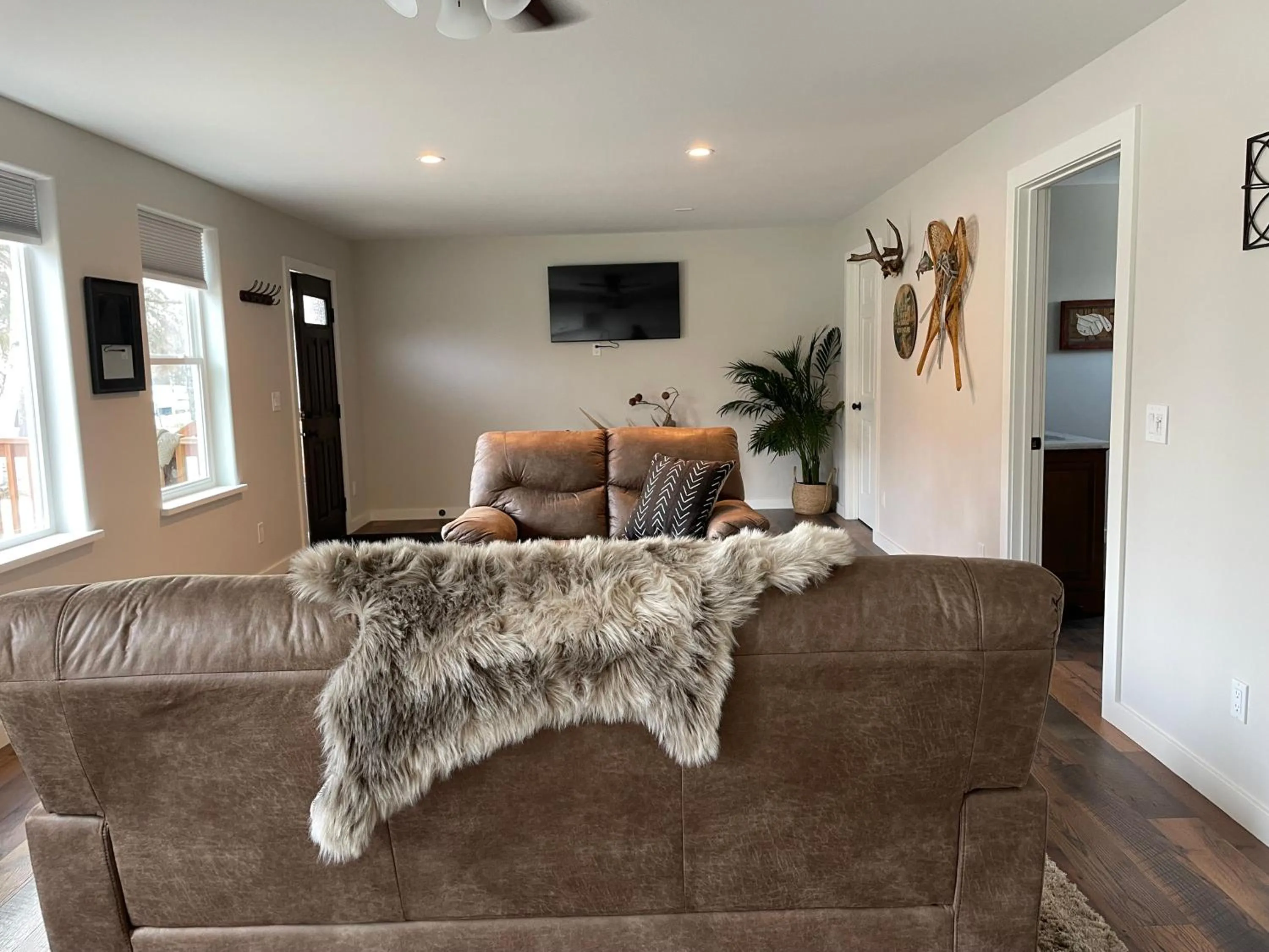 Alaska Lake + Lodge at Longmere