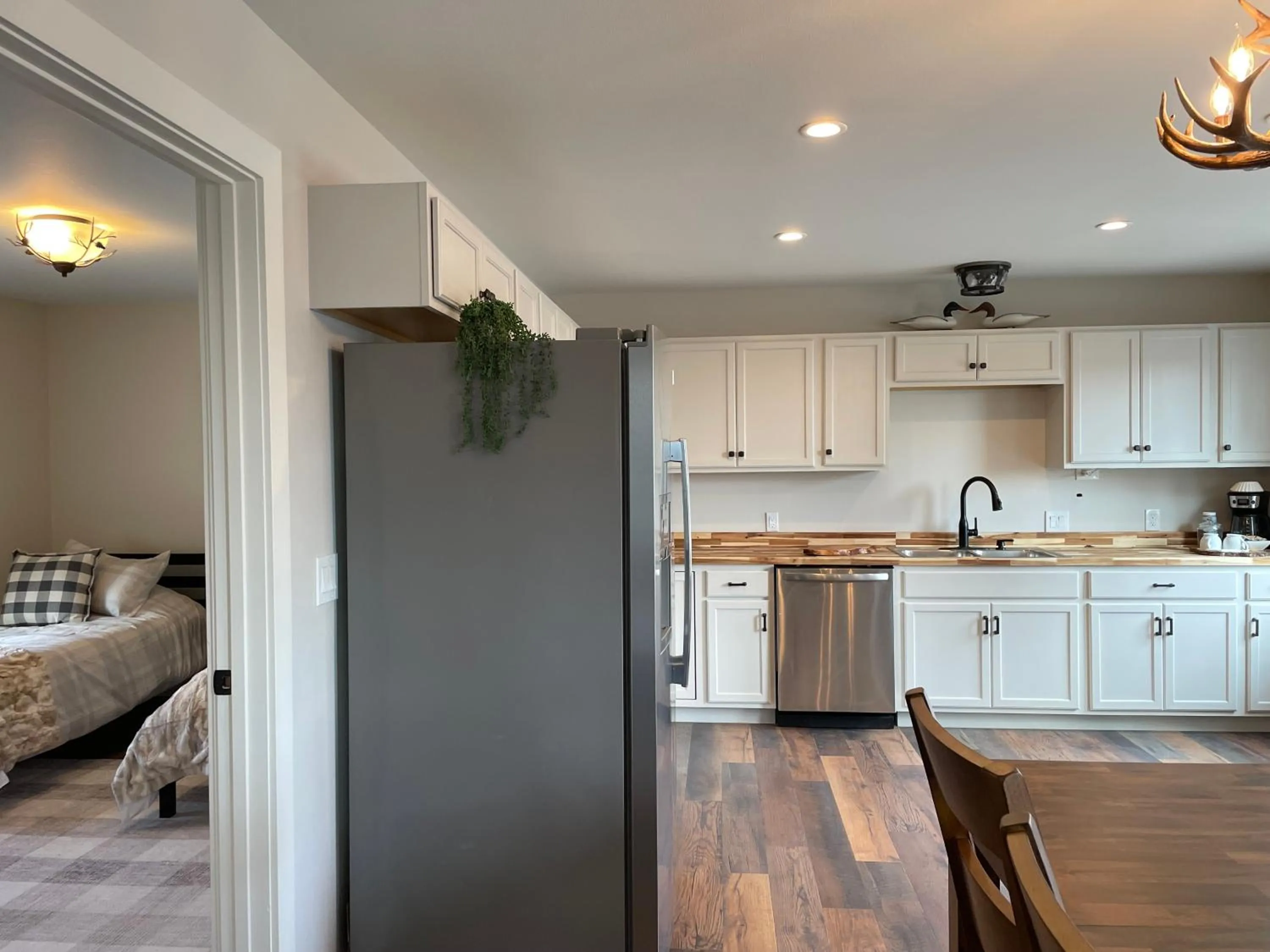 Alaska Lake + Lodge at Longmere