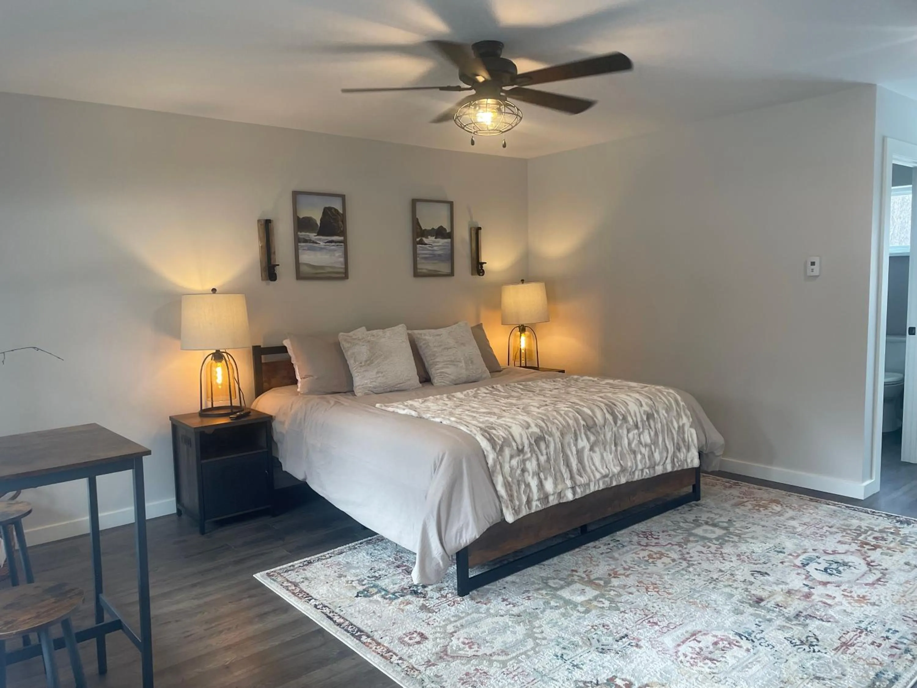 Bed in Alaska Lake + Lodge at Longmere