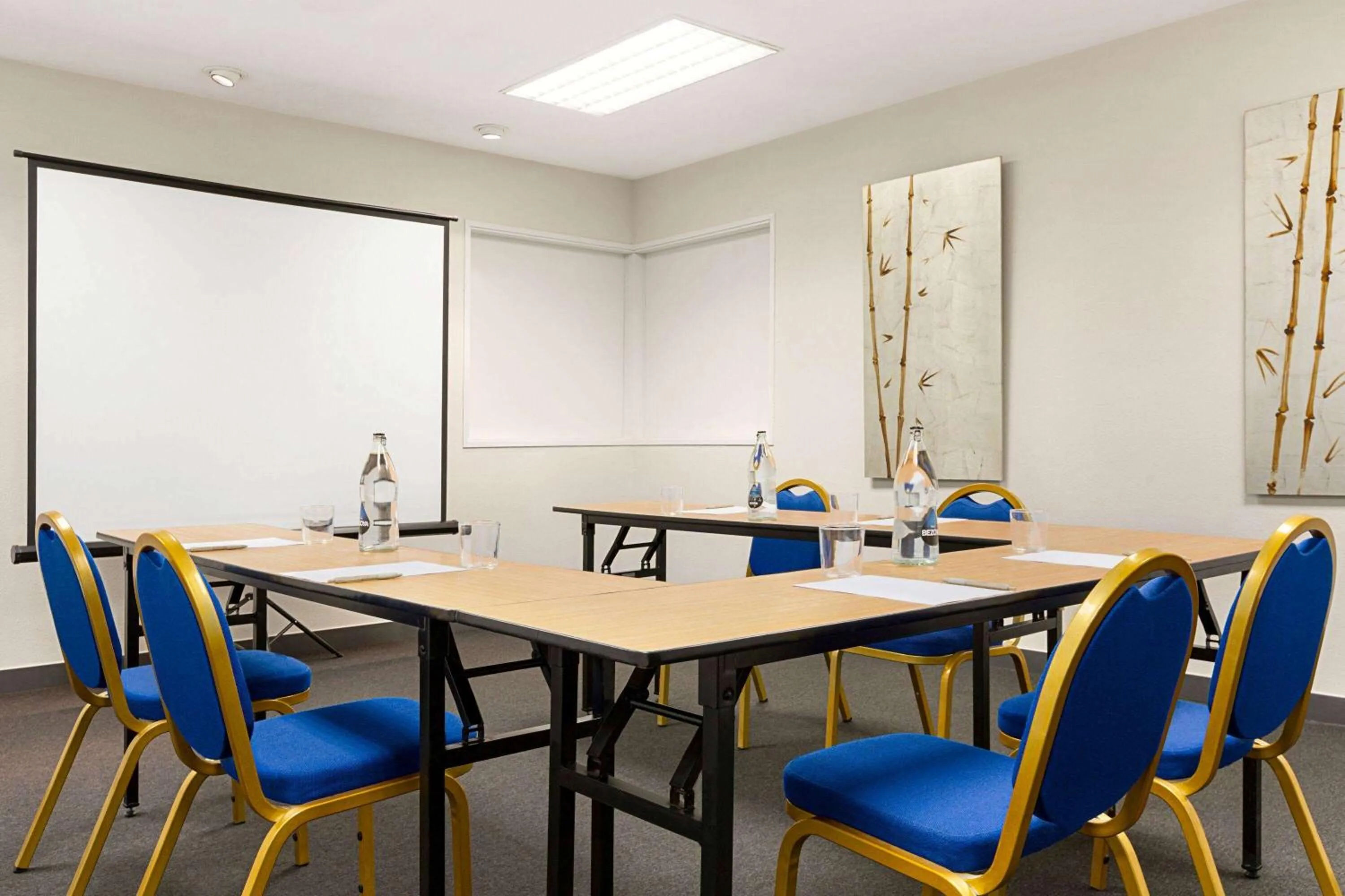 Meeting/conference room in Ramada by Wyndham Madrid Tres Cantos