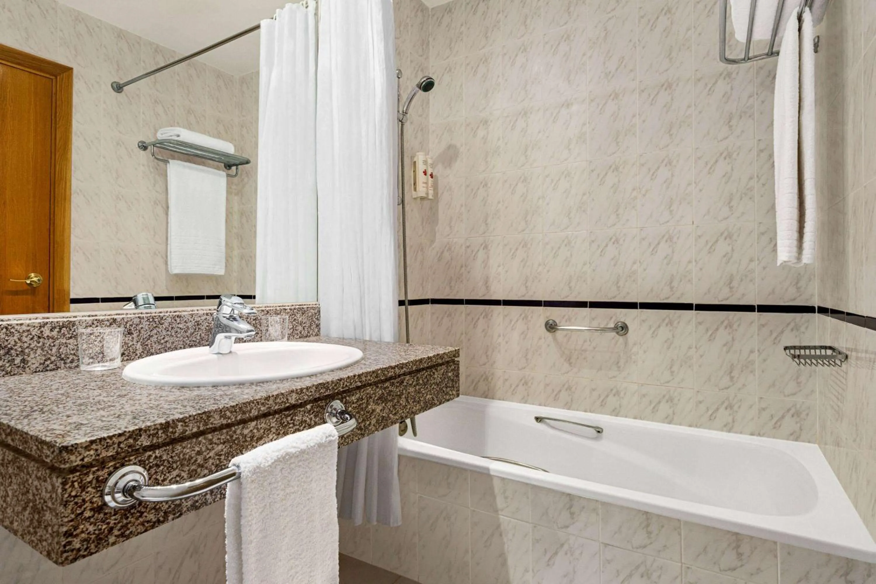 TV and multimedia in Ramada by Wyndham Madrid Tres Cantos