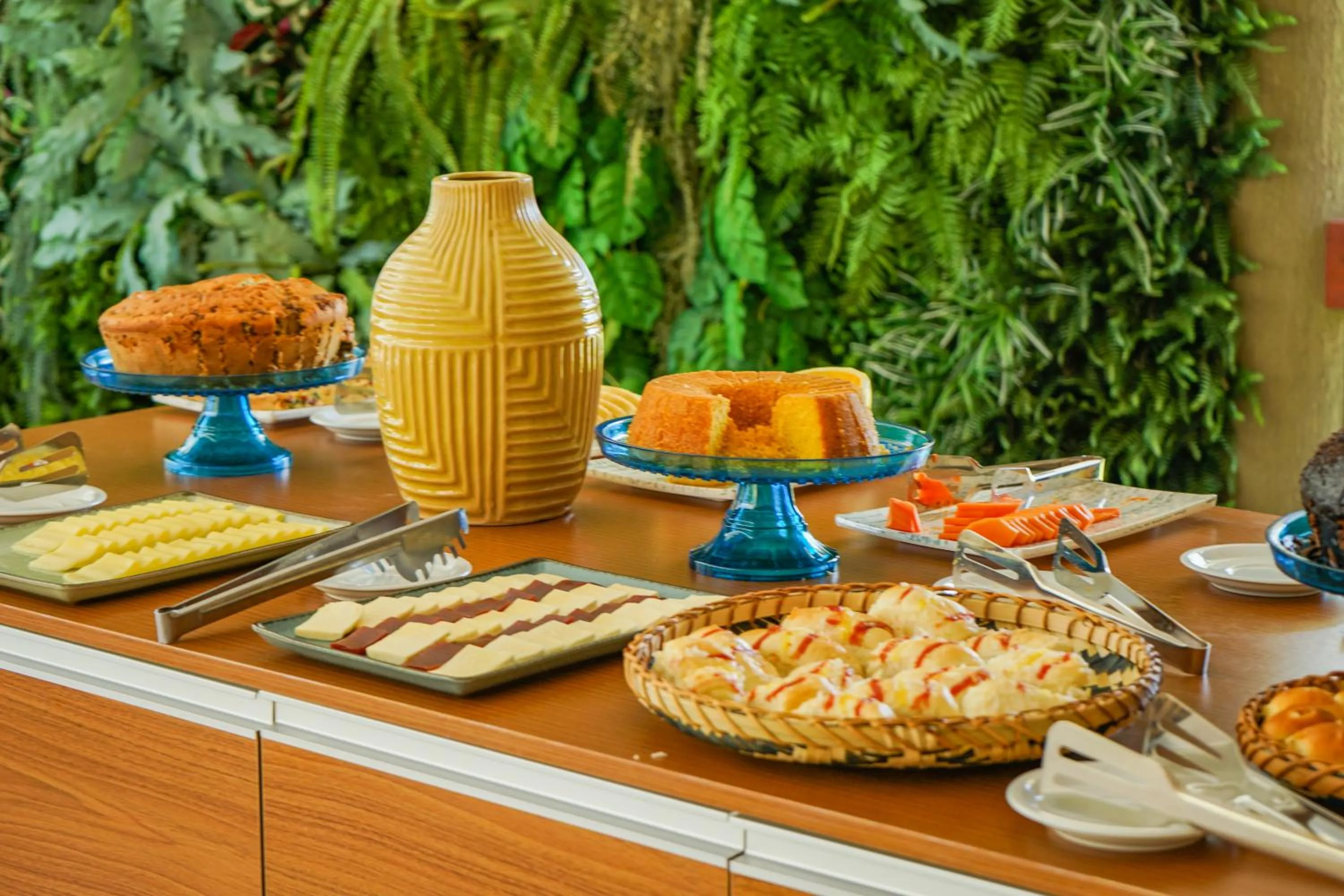 Breakfast in Mana Beach Experience By Mai