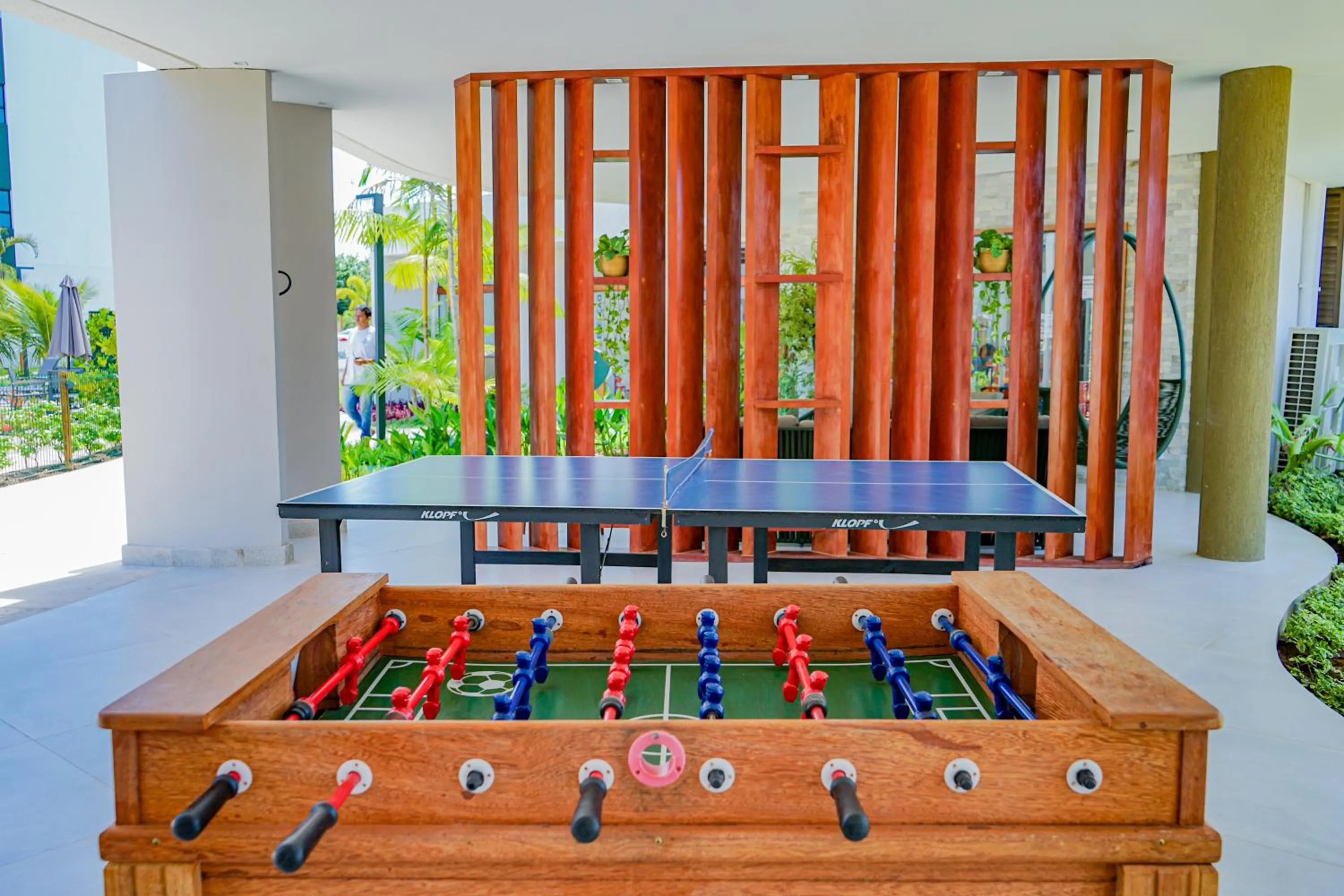 Table tennis in Mana Beach Experience By Mai