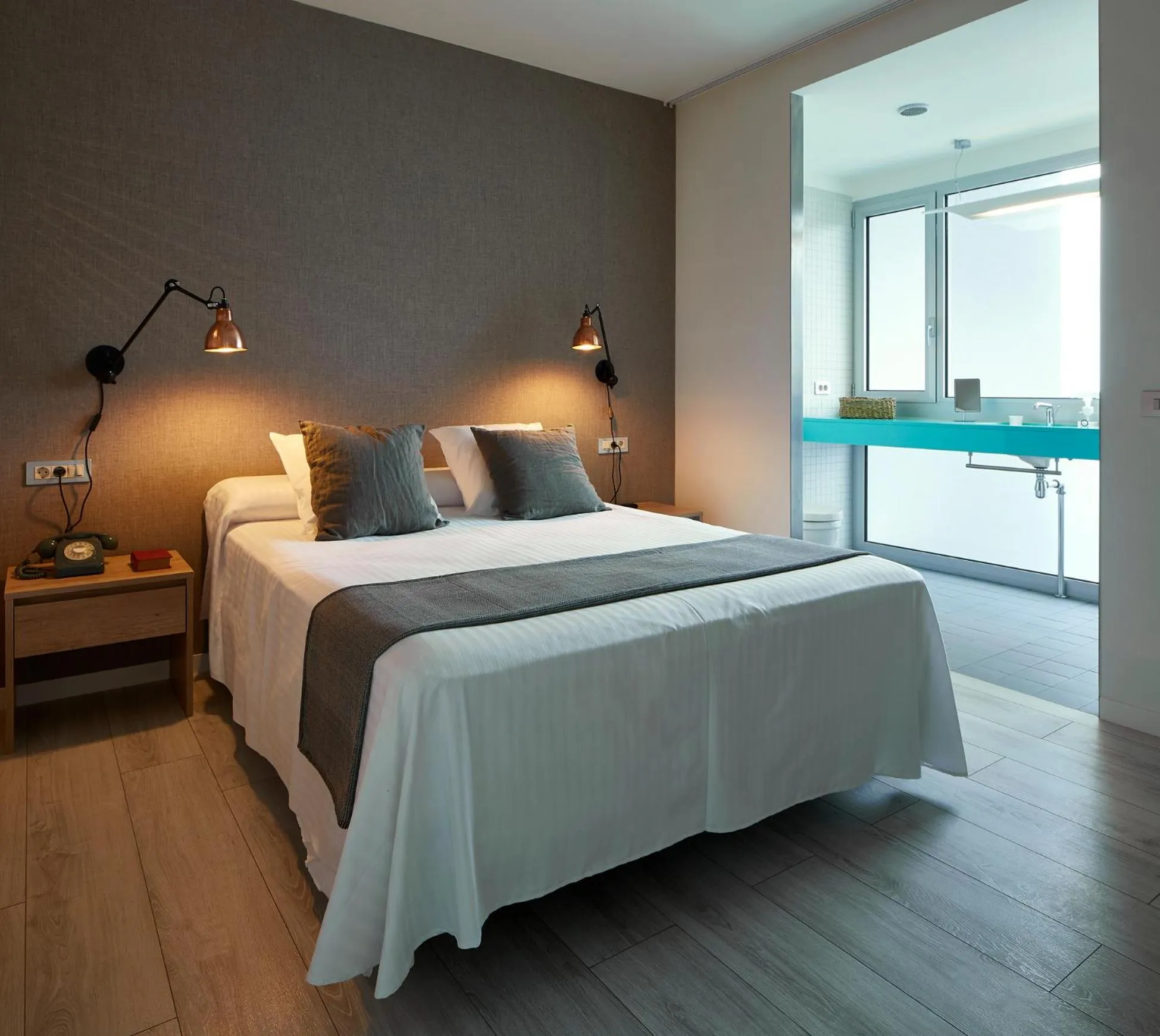 Bathroom, Bed in Hotel Reimar