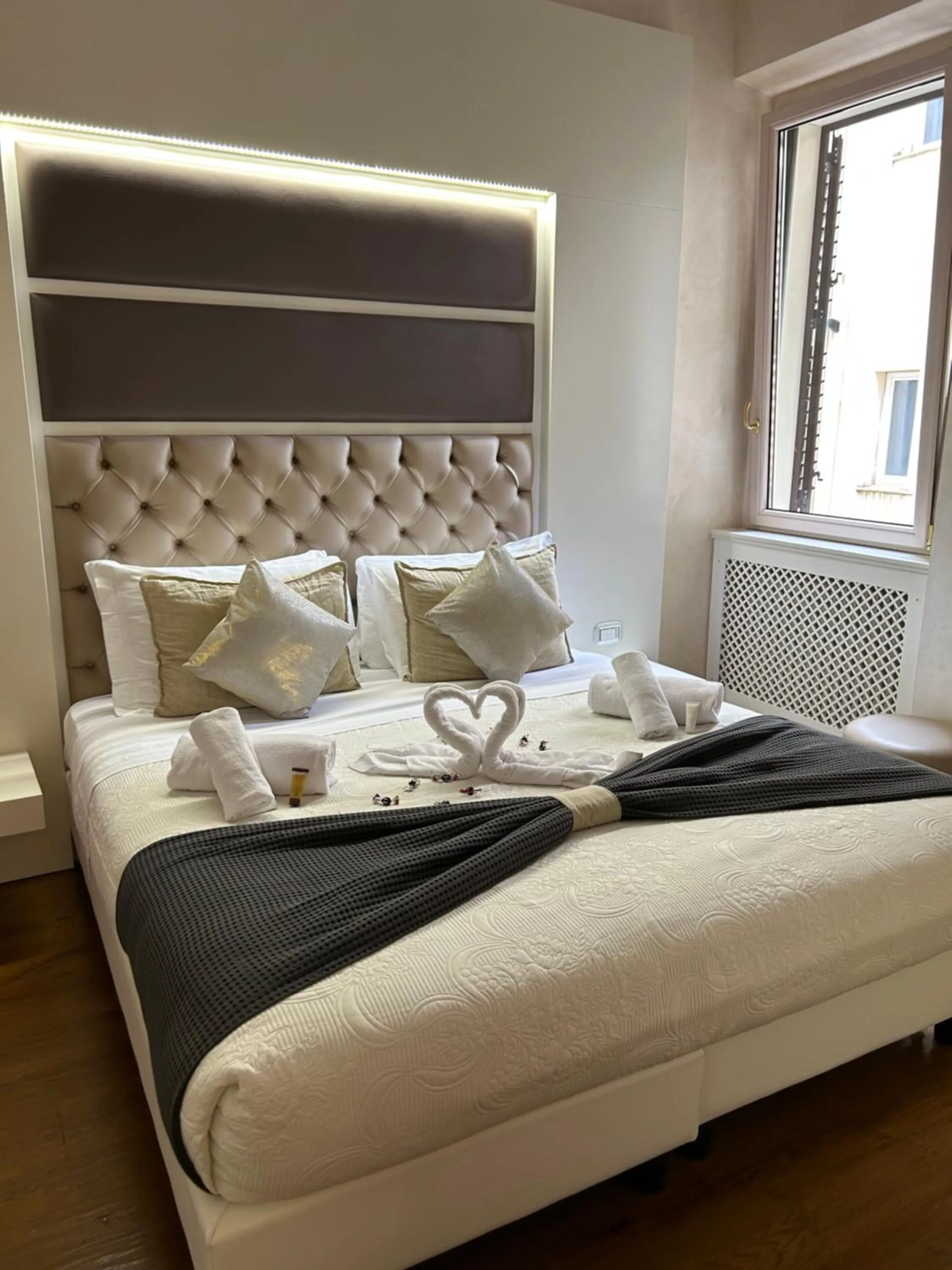 Bed in Piazza Venezia Luxury Suite