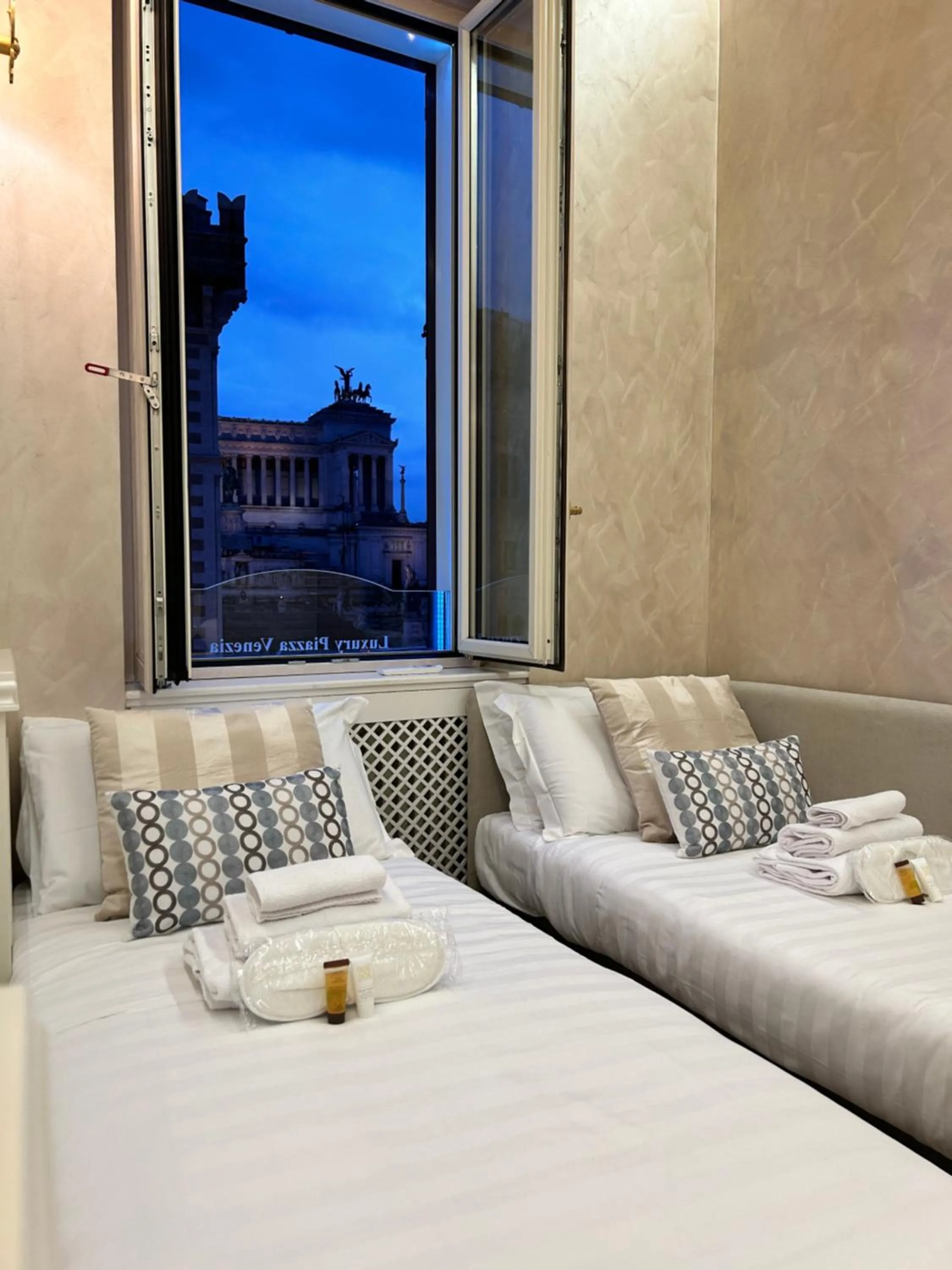 Bed in Piazza Venezia Luxury Suite
