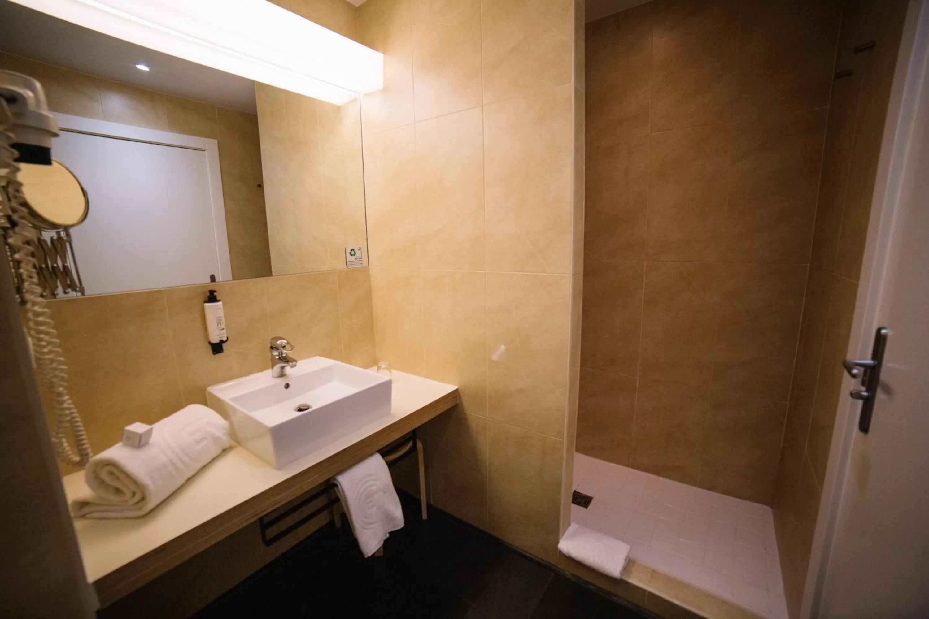 Bathroom in ETH Rioja