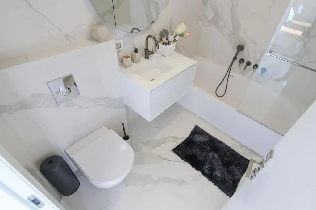 The Penthouse Of Haneviim court