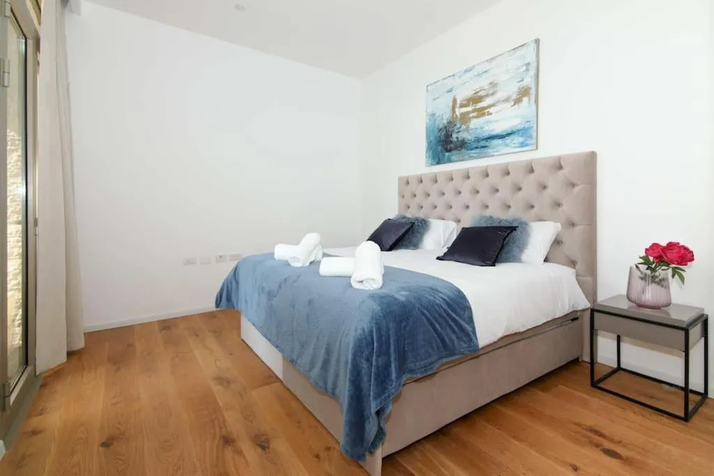 Bed in The Penthouse Of Haneviim court