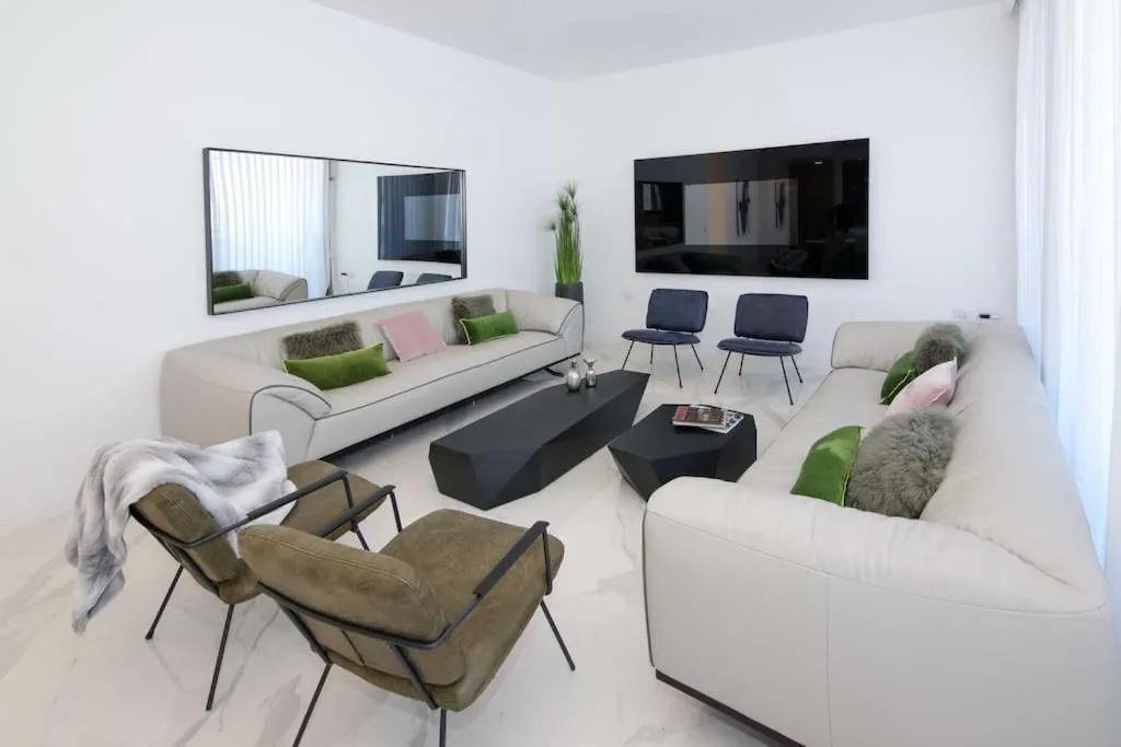 The Penthouse Of Haneviim court